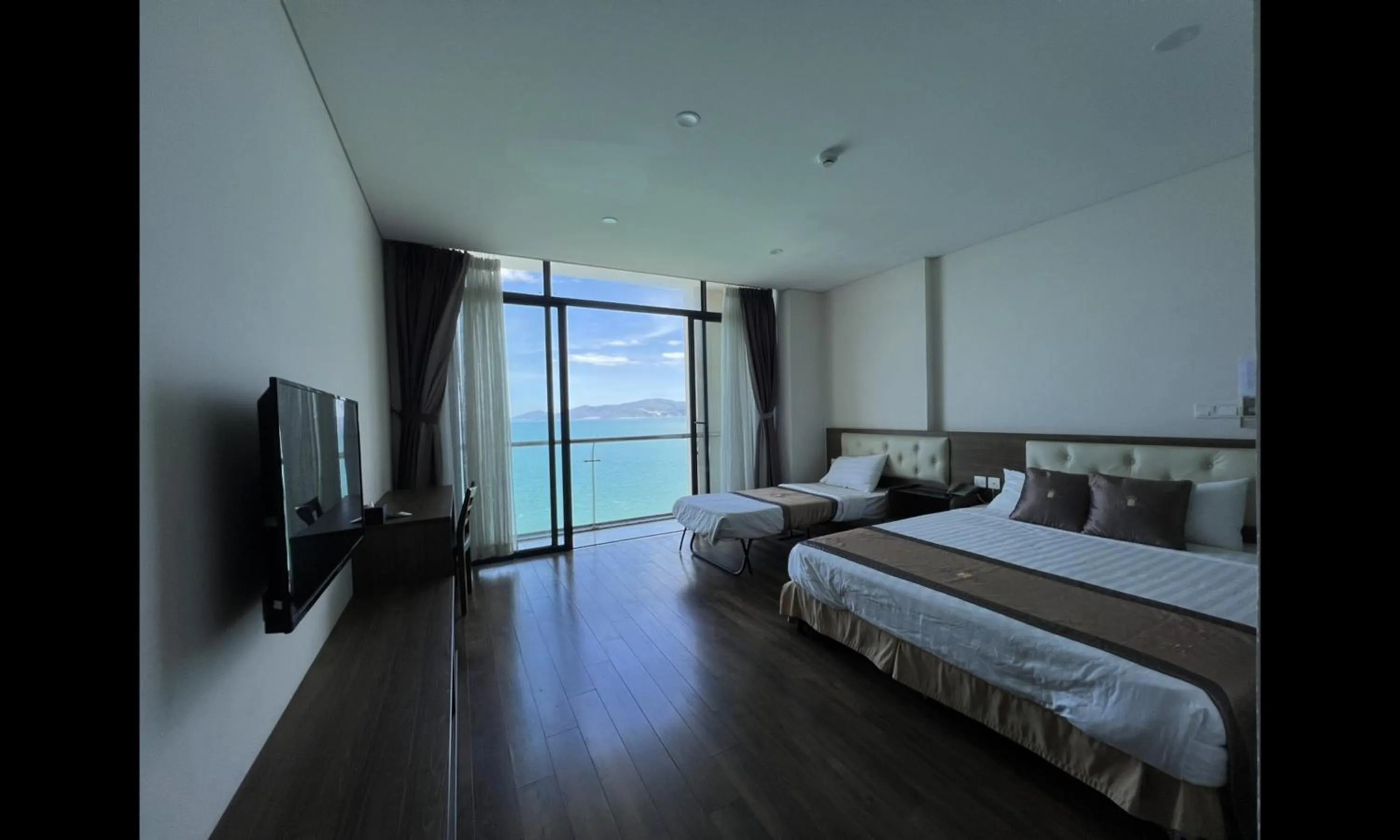 TV and multimedia, Bed in Lenid Ocean View Hotel