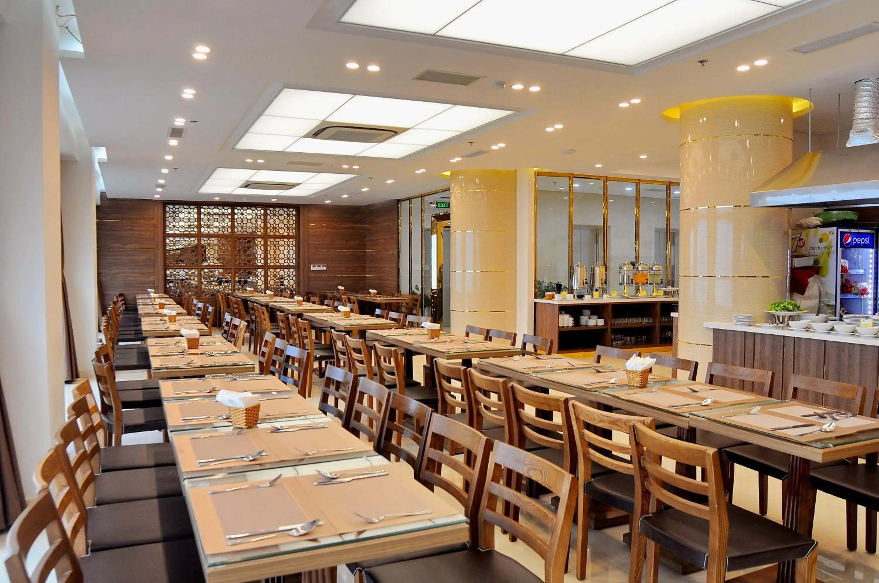 Restaurant/places to eat in Lenid Ocean View Hotel