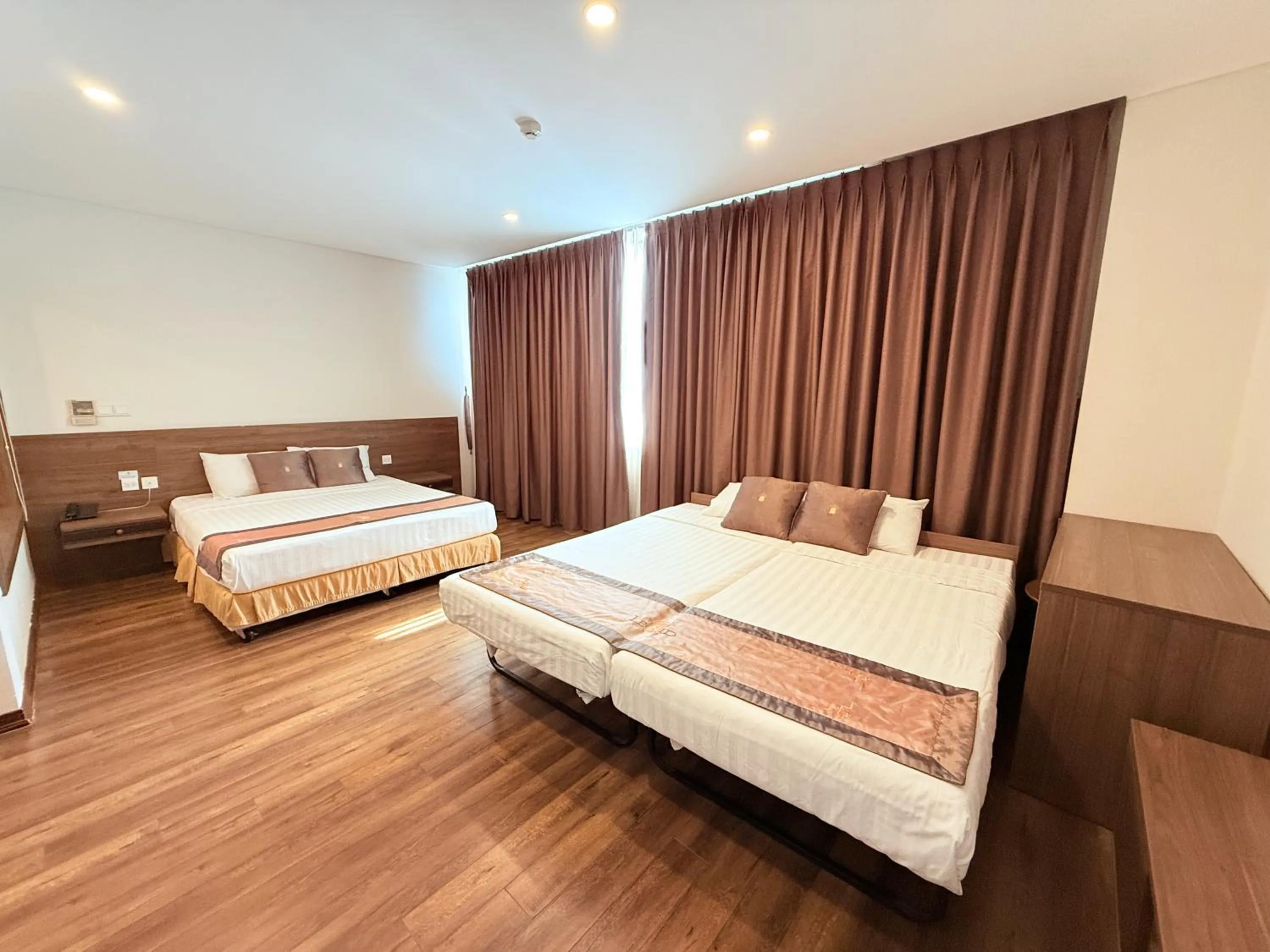 Bed in Lenid Ocean View Hotel