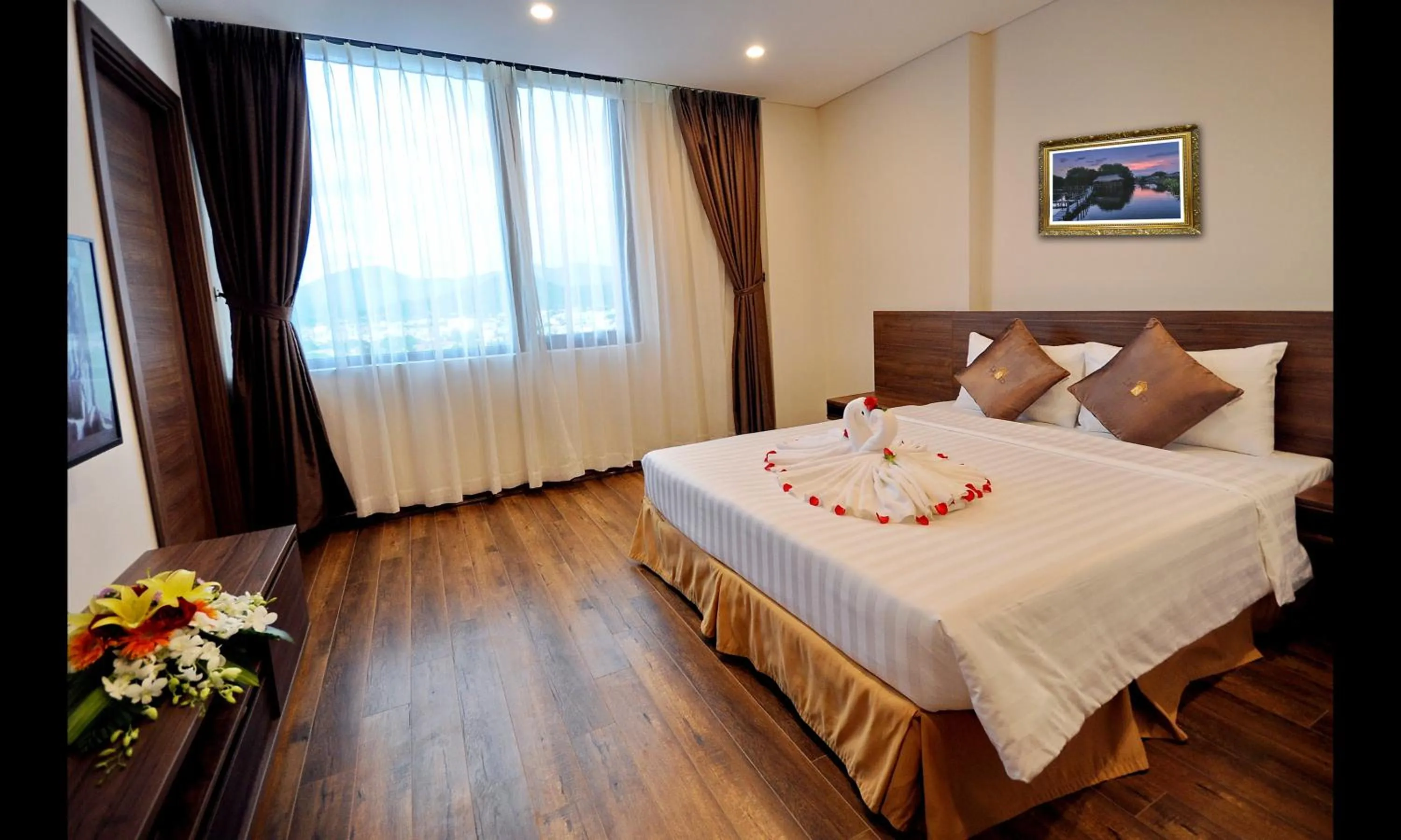 Bed in Lenid Ocean View Hotel