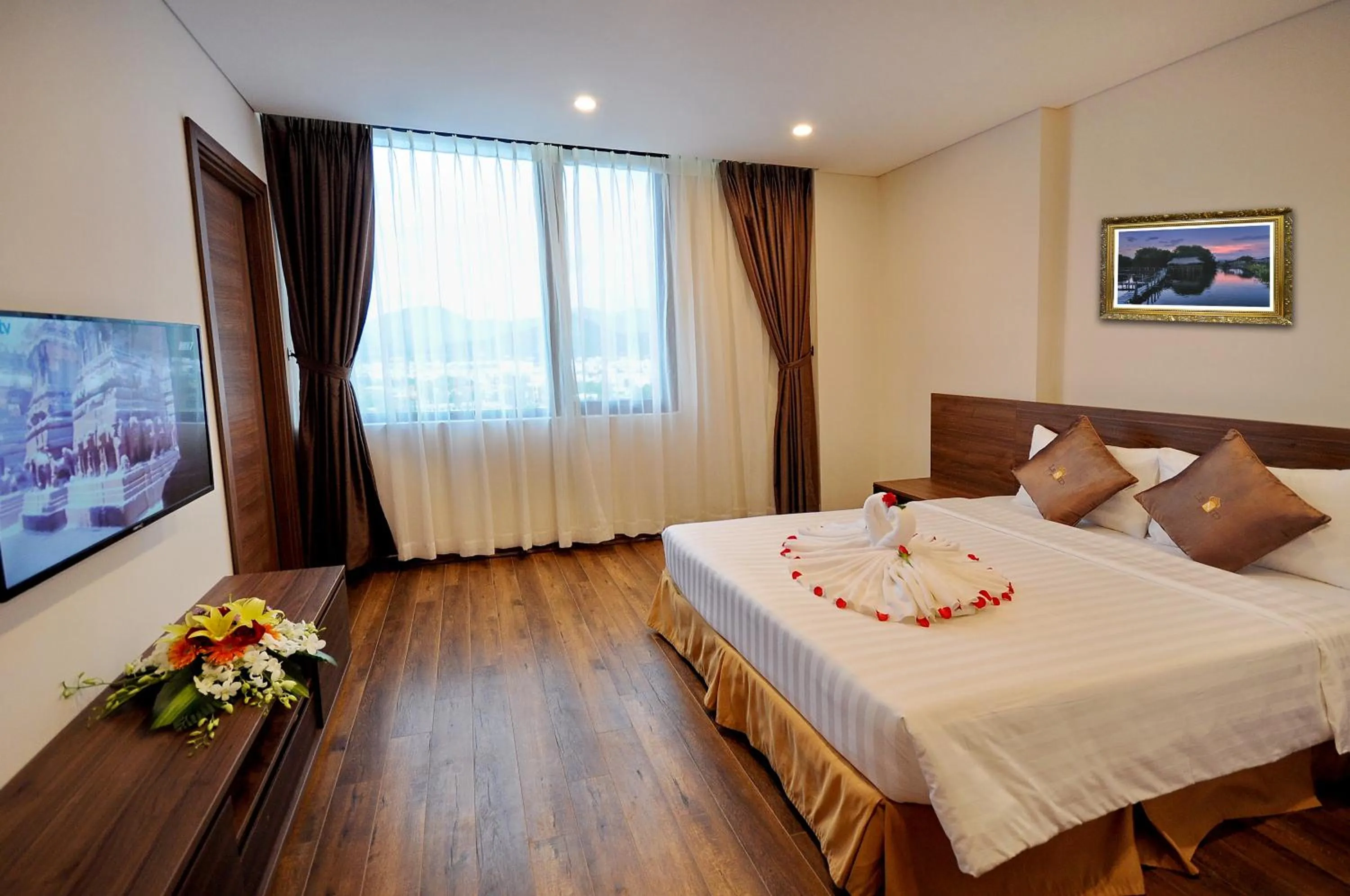 Bed in Lenid Ocean View Hotel