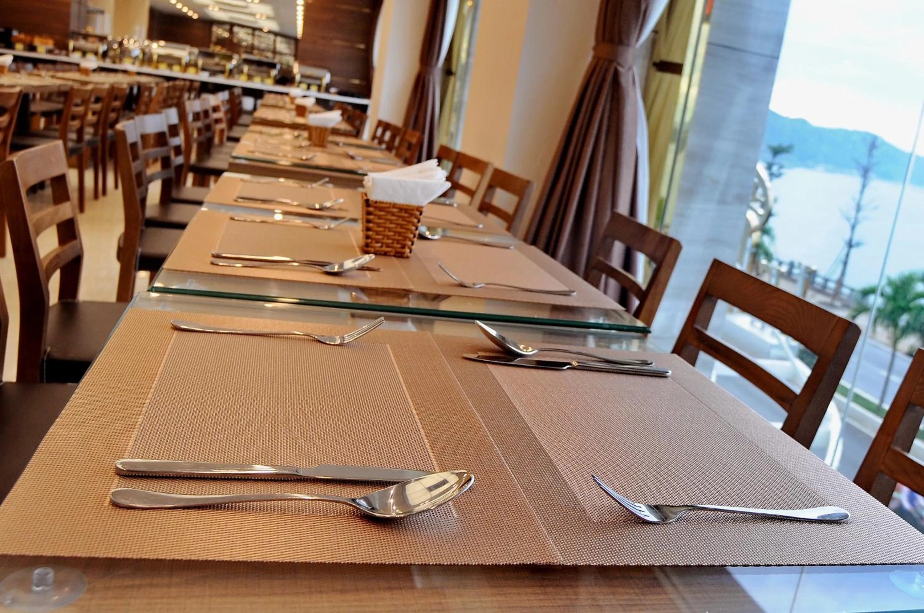 Restaurant/places to eat in Lenid Ocean View Hotel