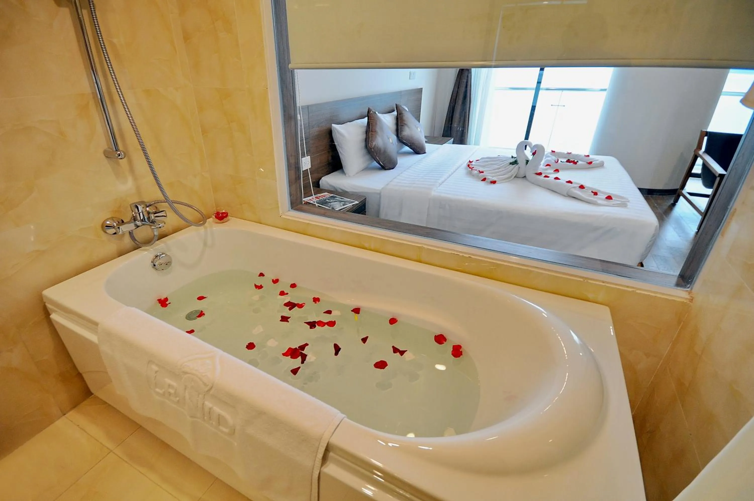 Bed in Lenid Ocean View Hotel