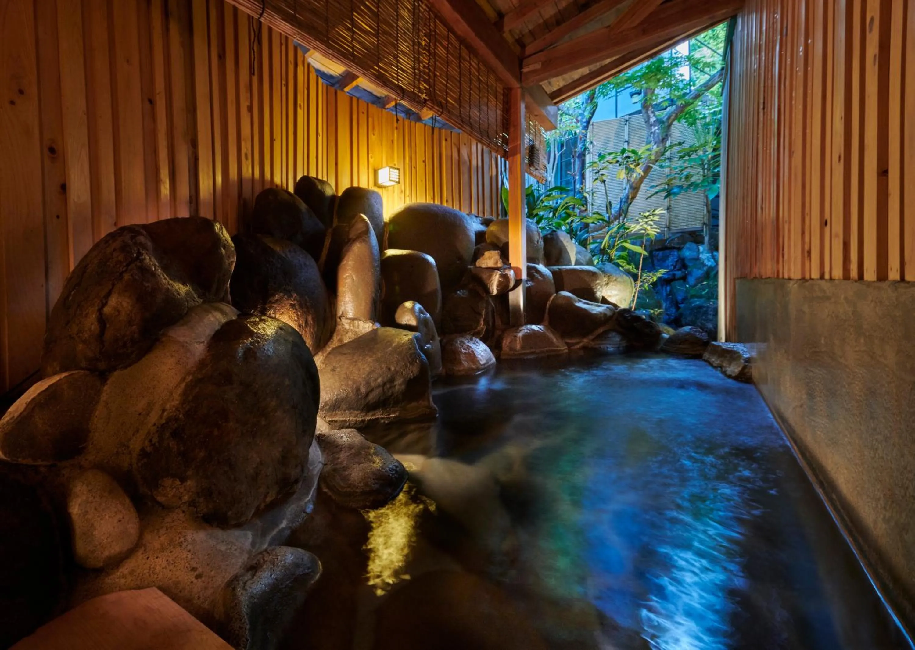 Open Air Bath in AKARI et KAORI formerly Taizanso