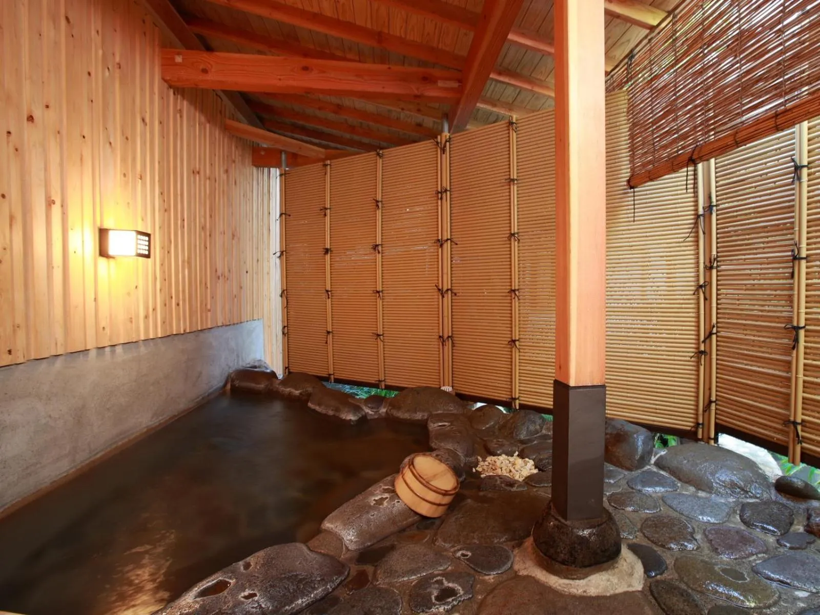 Hot Spring Bath in AKARI et KAORI formerly Taizanso