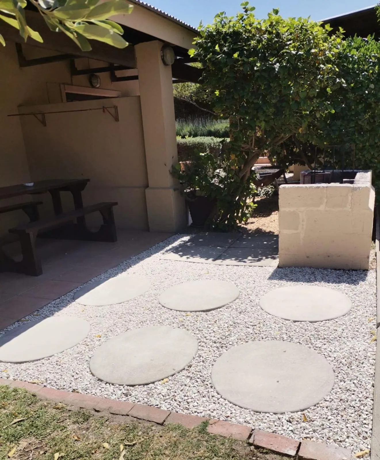 BBQ facilities in Tourist Lodge Gansbaai