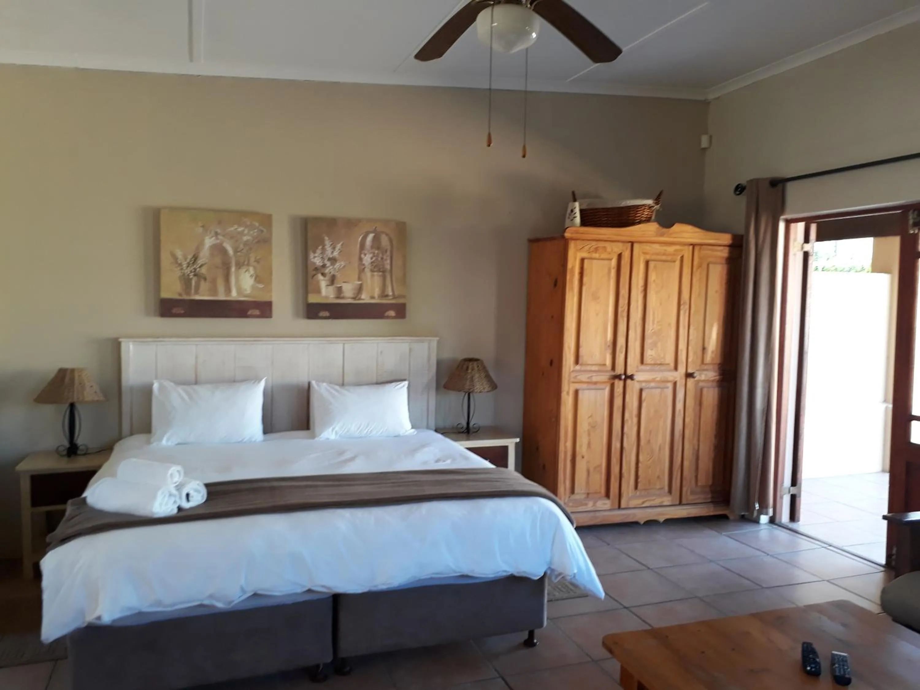 Bedroom, Bed in Tourist Lodge Gansbaai