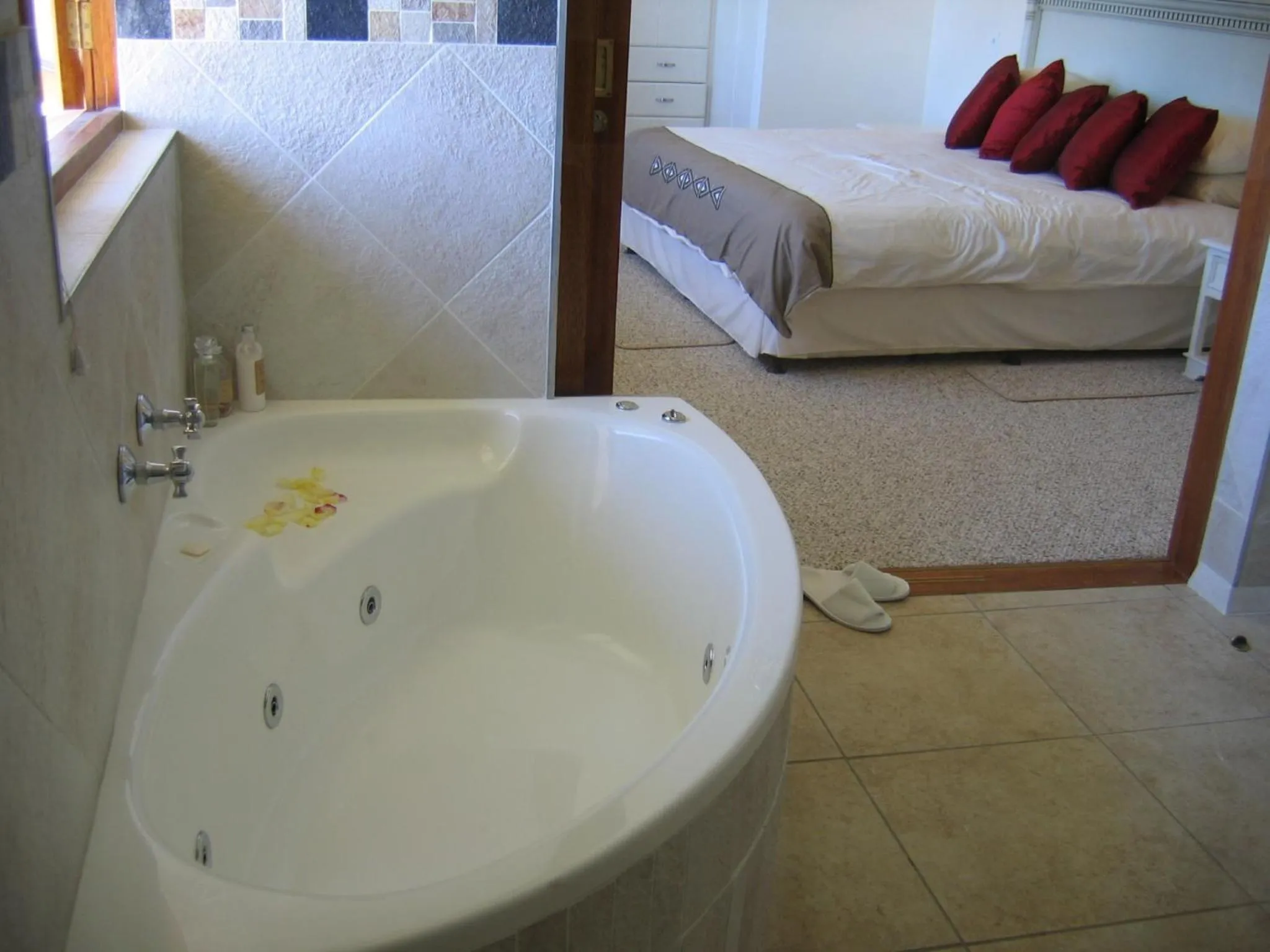 Bathroom, Bed in The Nest Drakensberg Mountain Resort Hotel