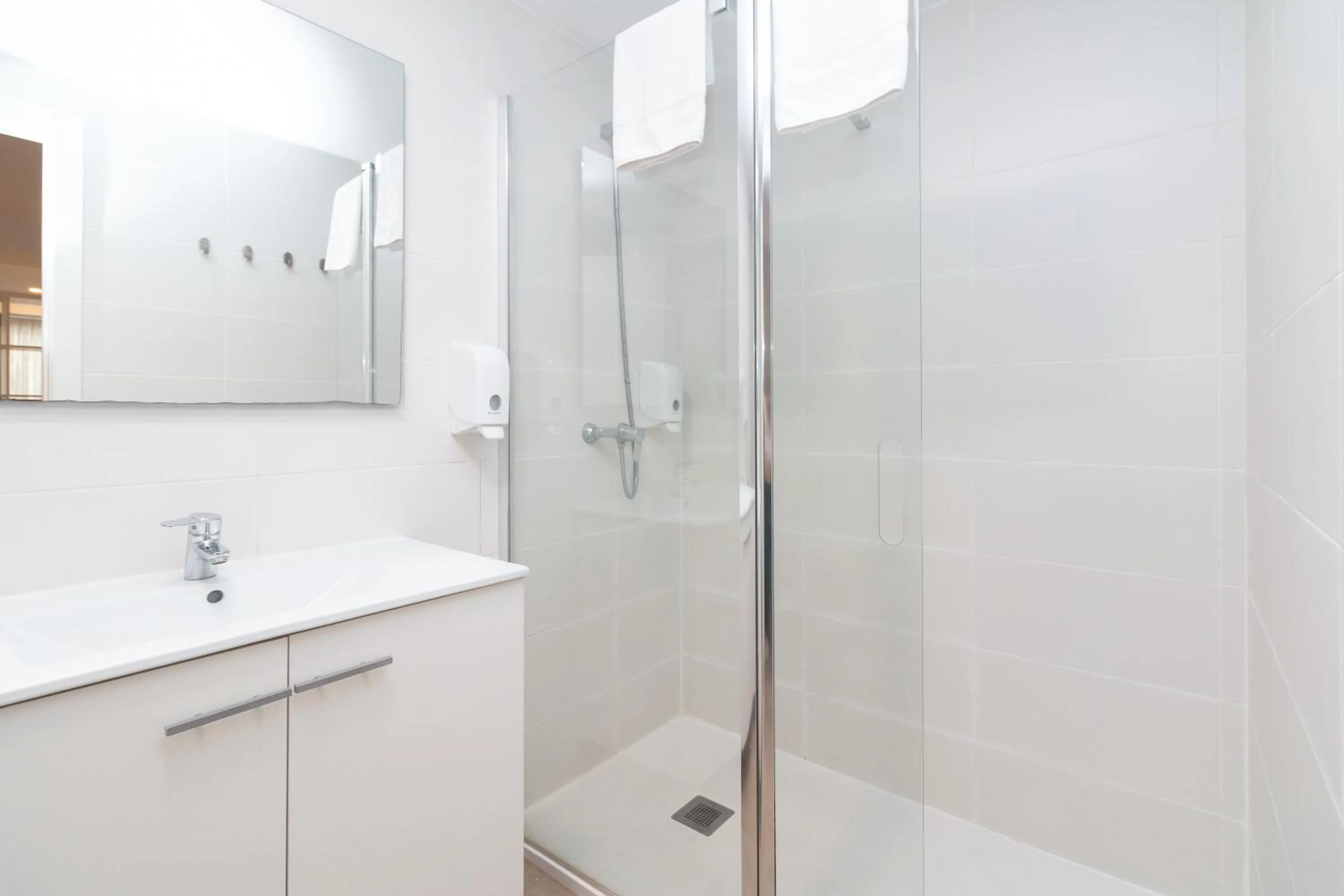 Shower in BET Apartments - Abastos