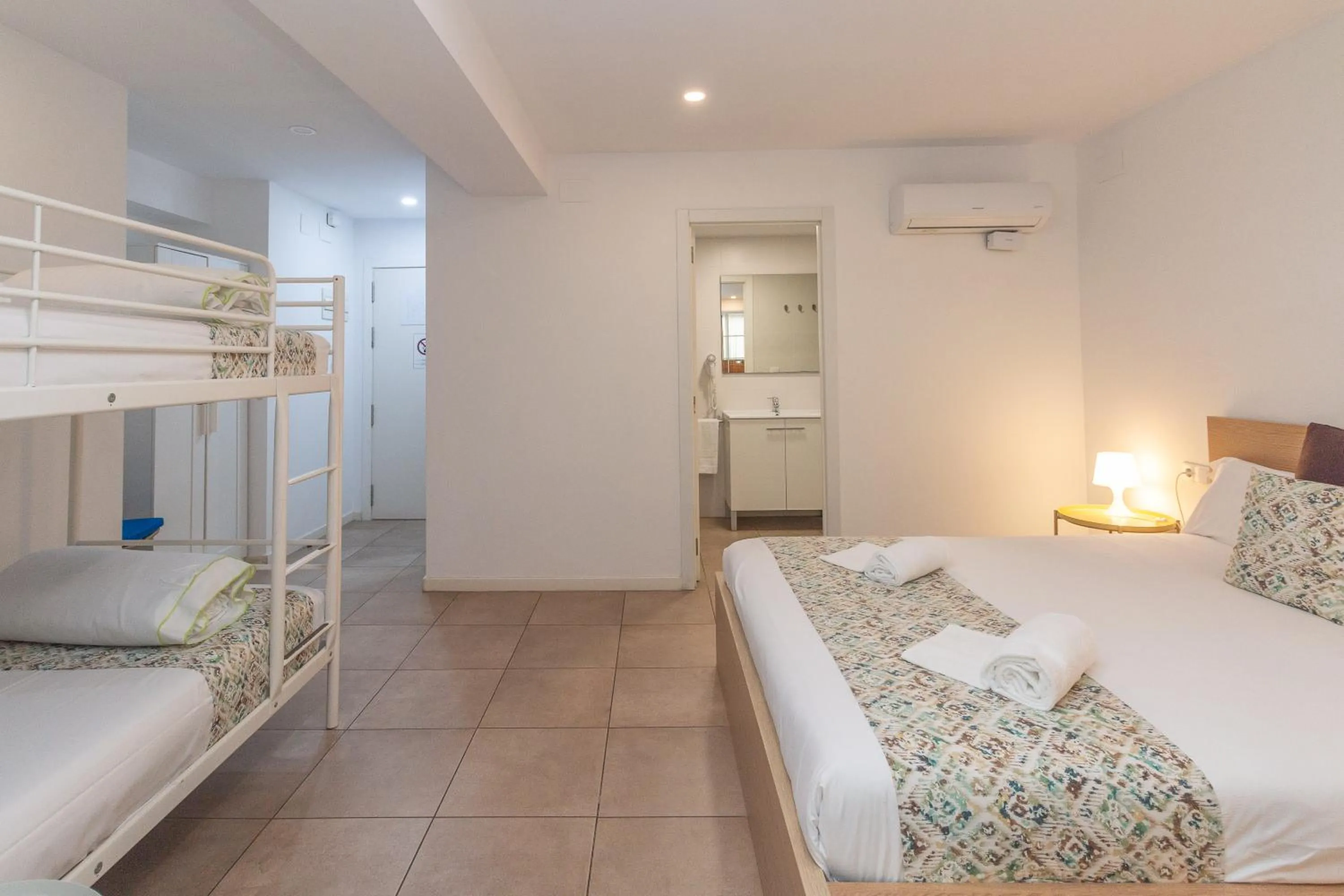 Bed in BET Apartments - Abastos