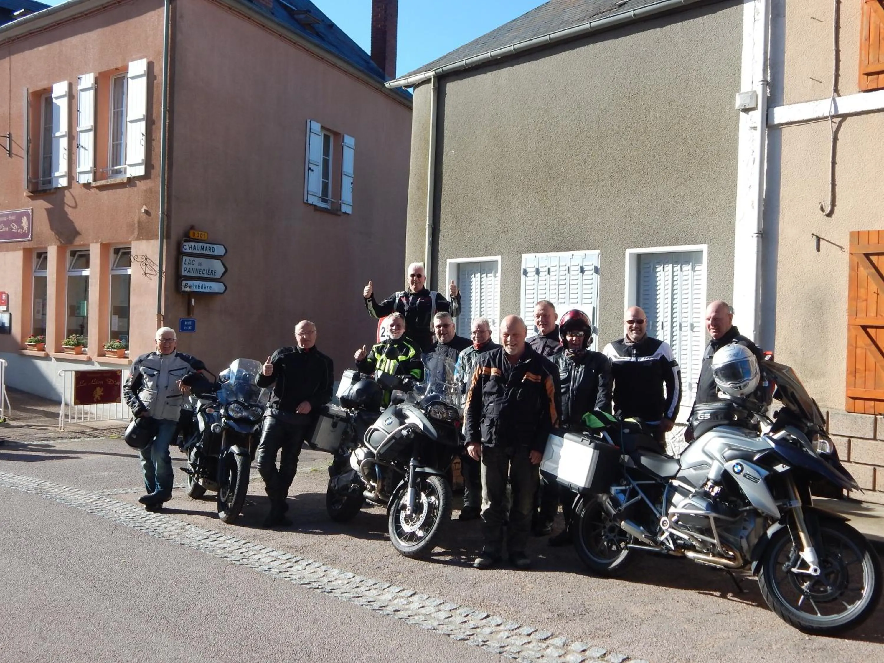 group of guests in Le Lion D'or