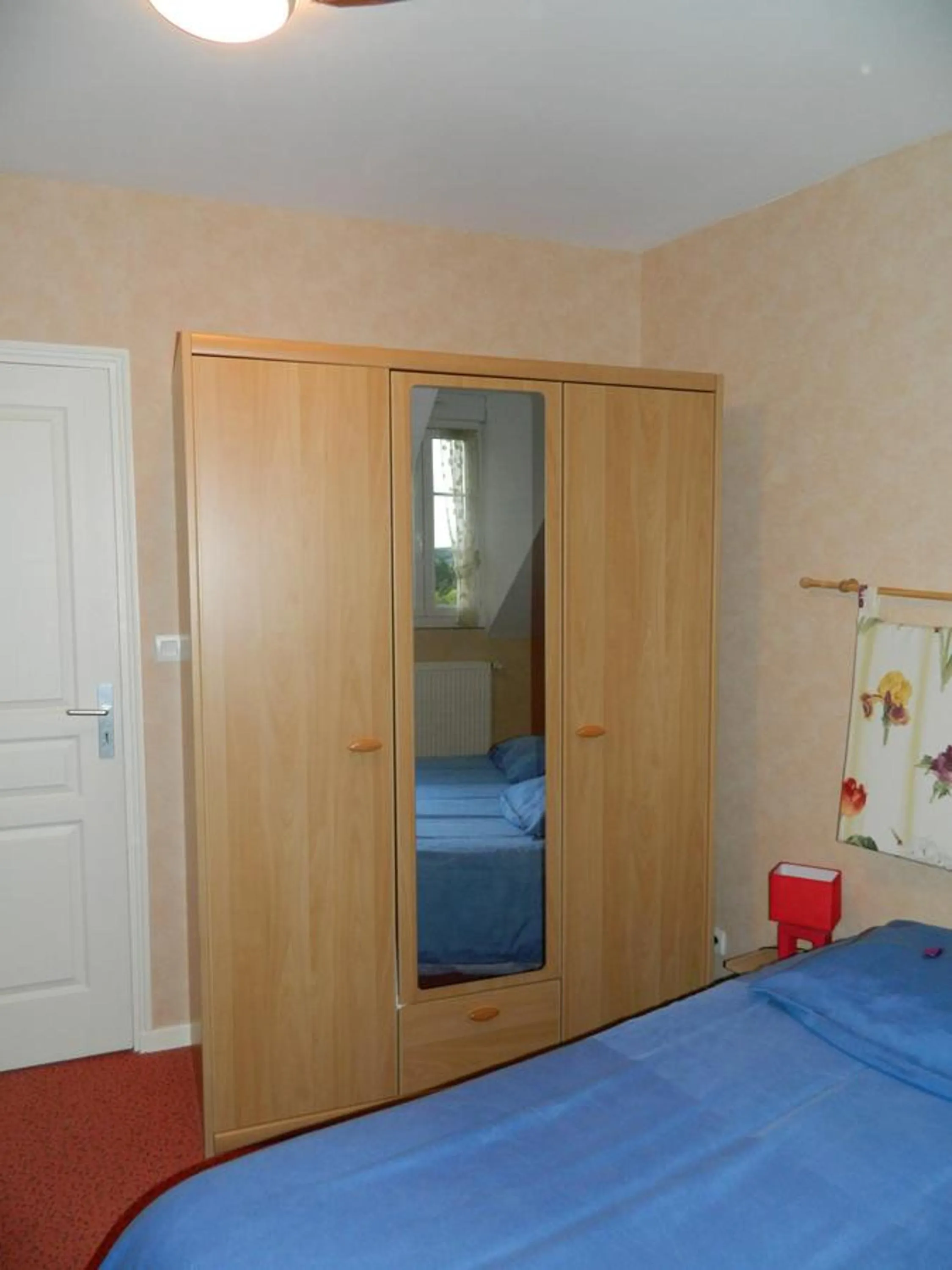 Bedroom in Le Lion D'or