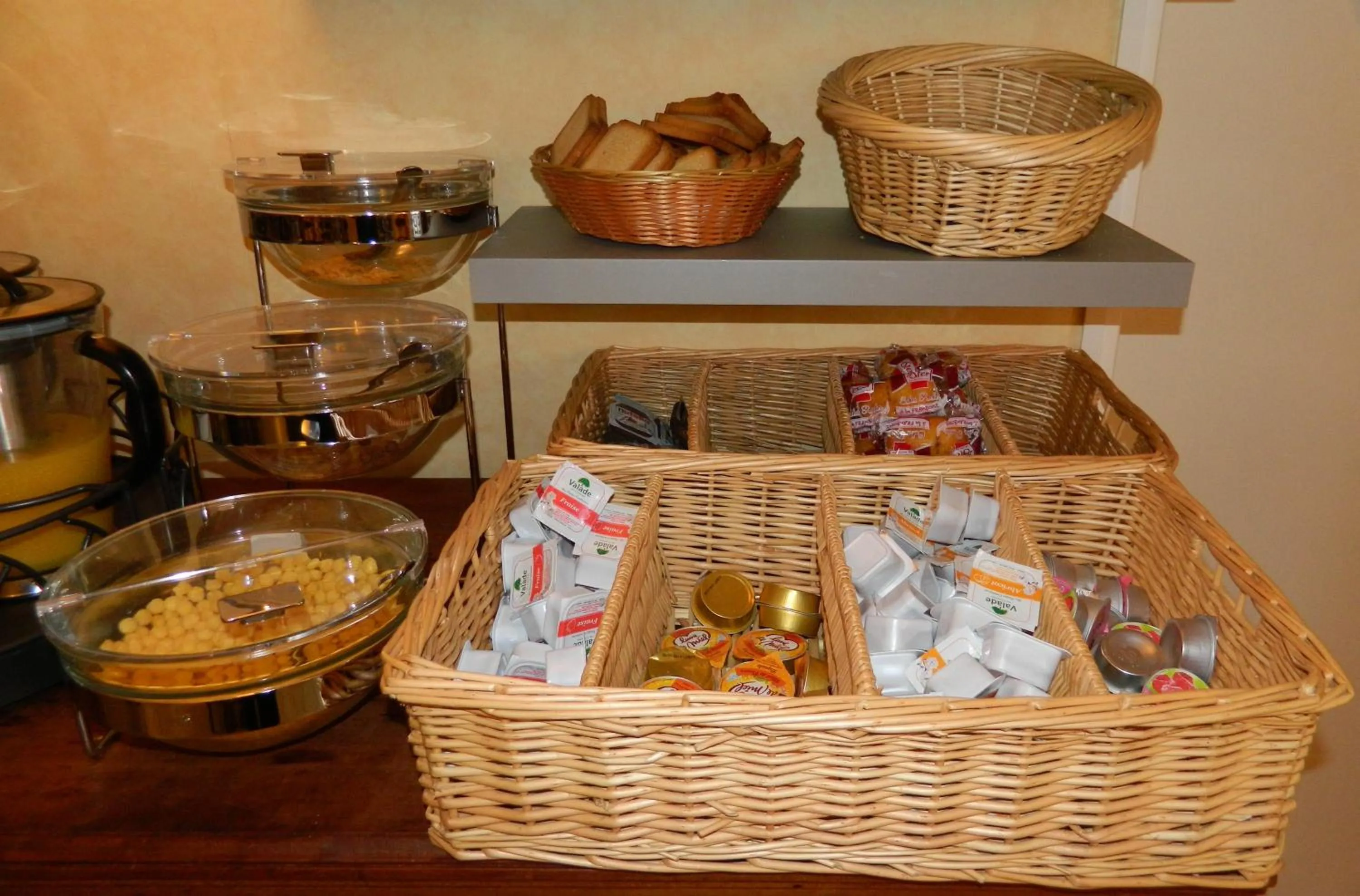 Restaurant/places to eat in Le Lion D'or