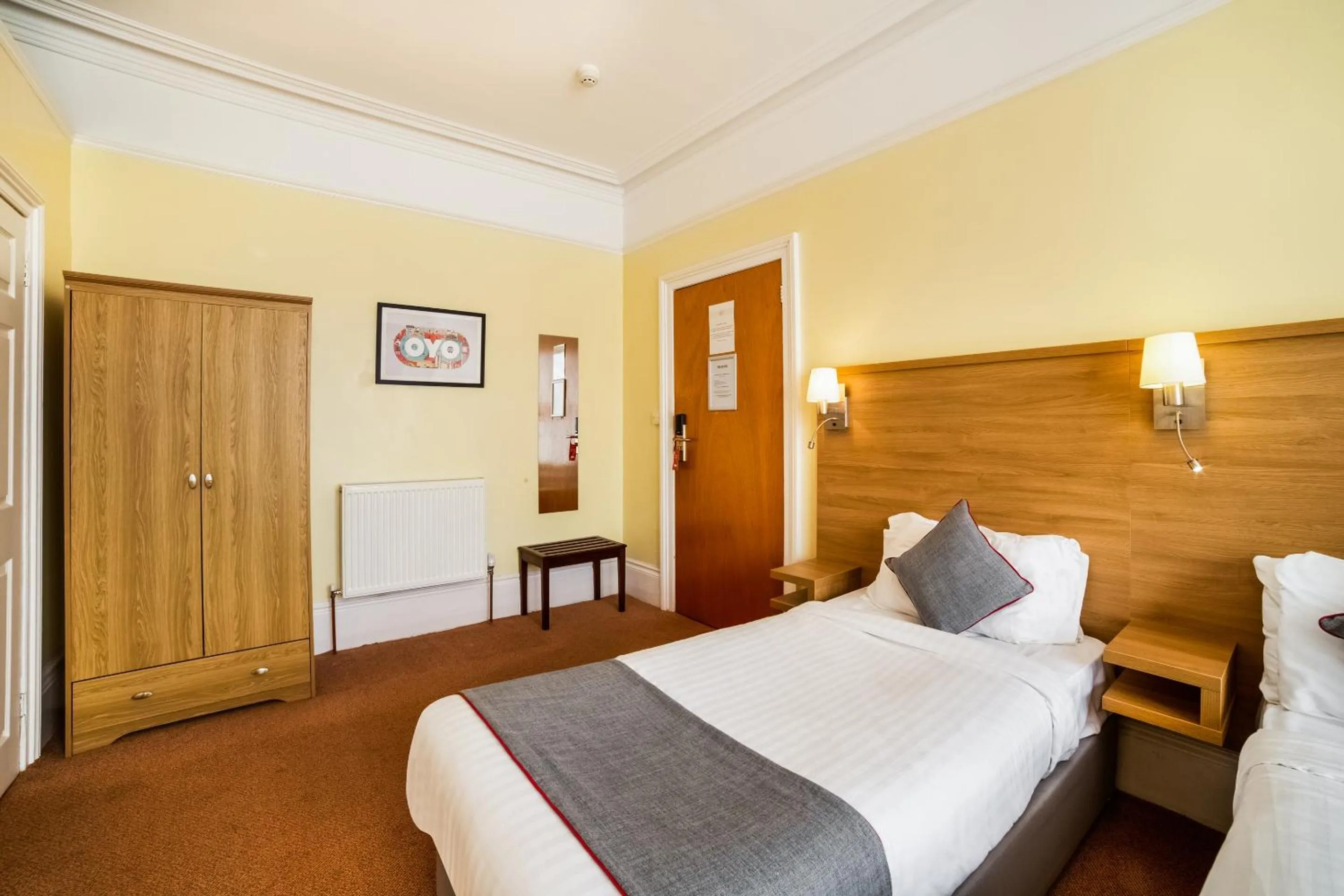 Bedroom, Bed in OYO Eagle House Hotel, St Leonards Hastings