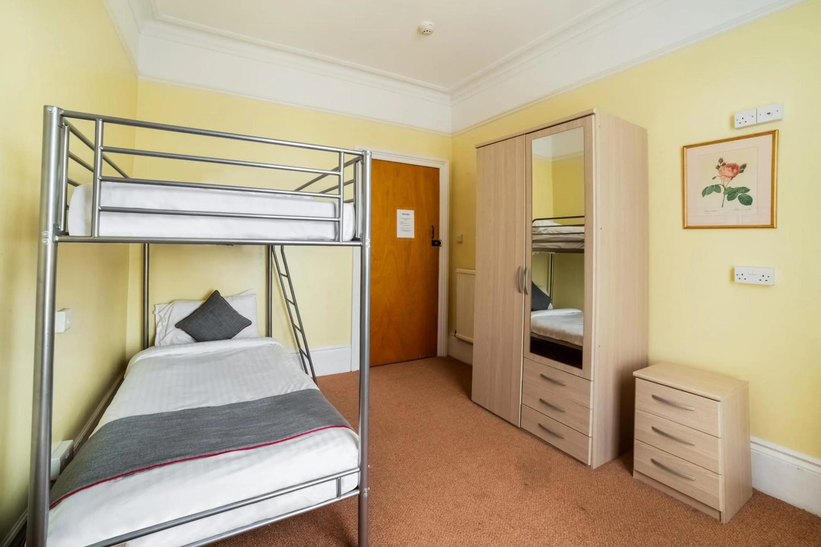 Bedroom, Bed in OYO Eagle House Hotel, St Leonards Hastings