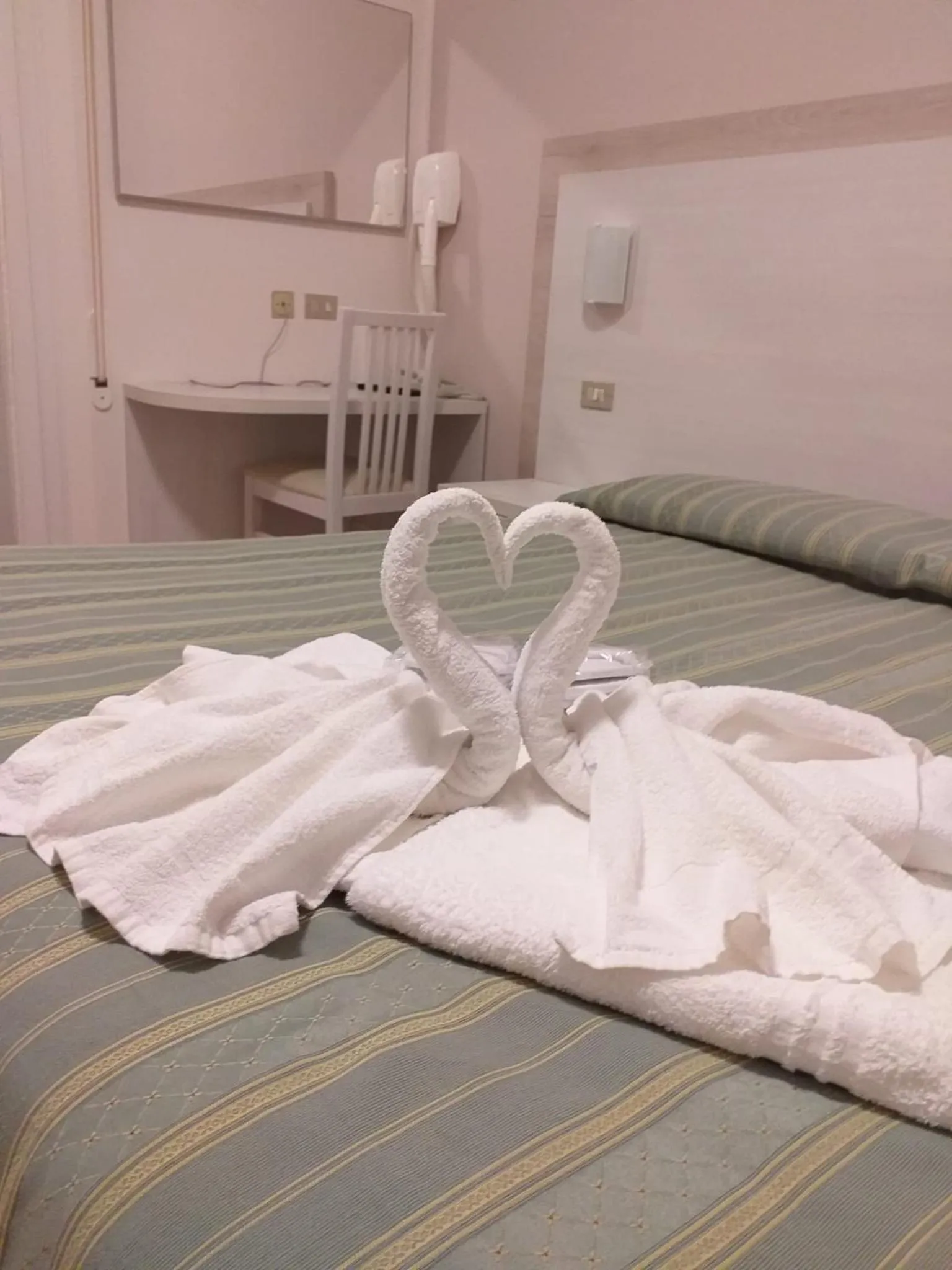 Bedroom, Bed in Hotel De La Plage