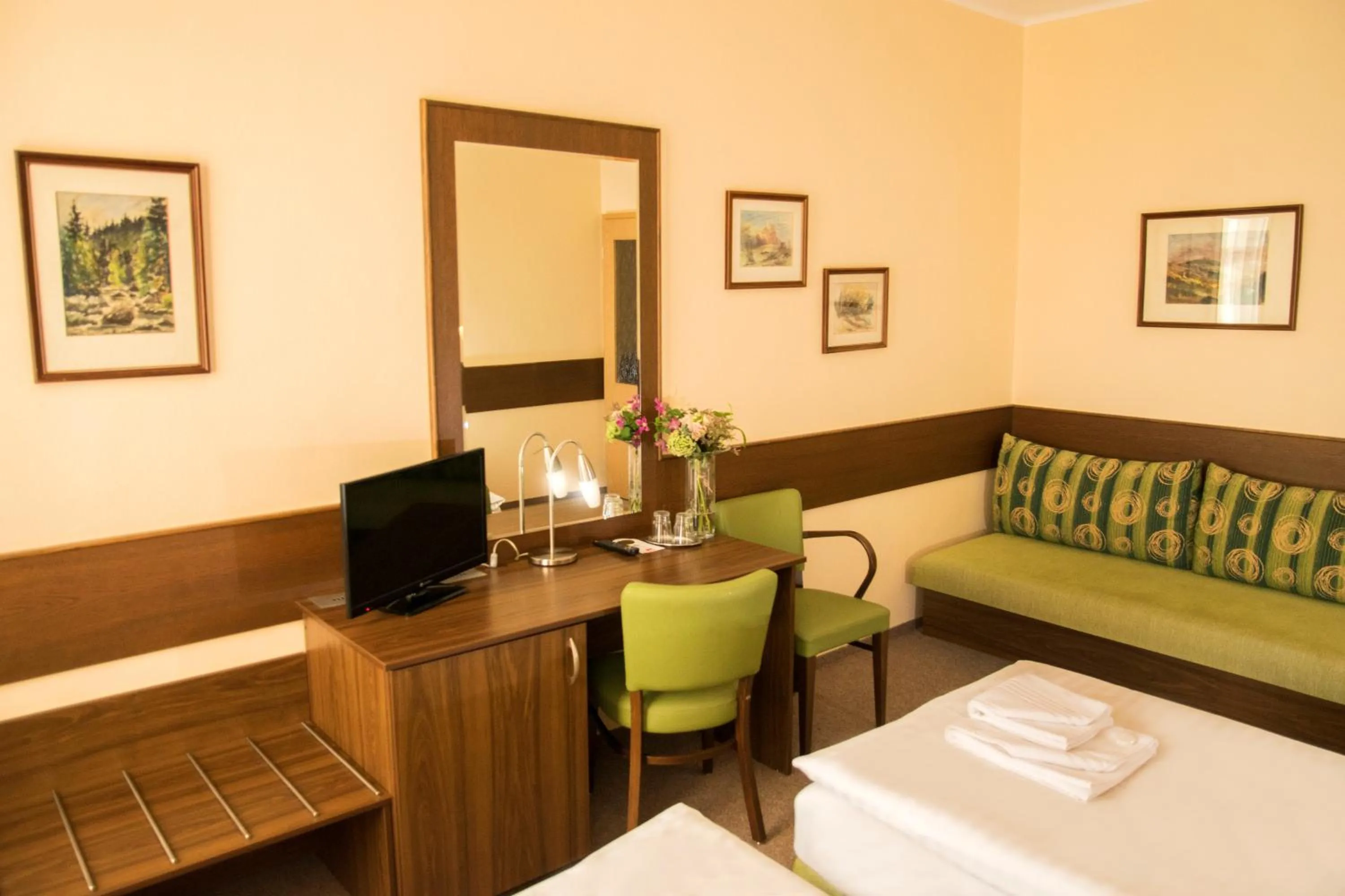 Photo of the whole room, Bed in Hotel Karel IV.