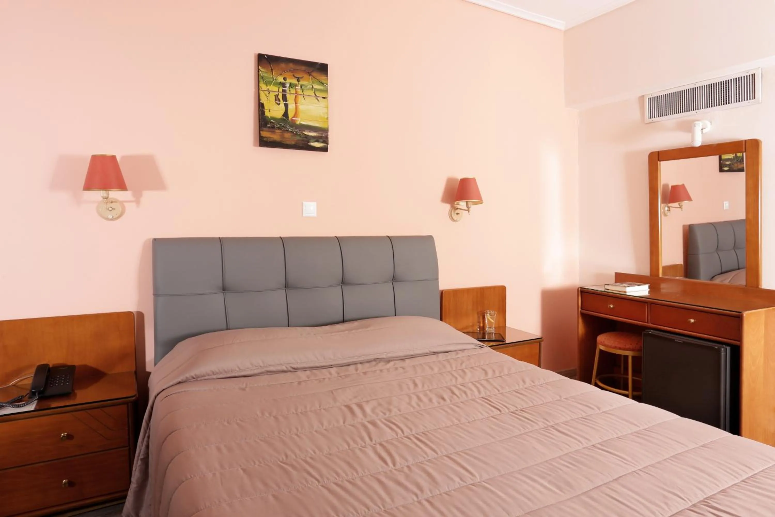 Bedroom, Bed in Xenophon Hotel