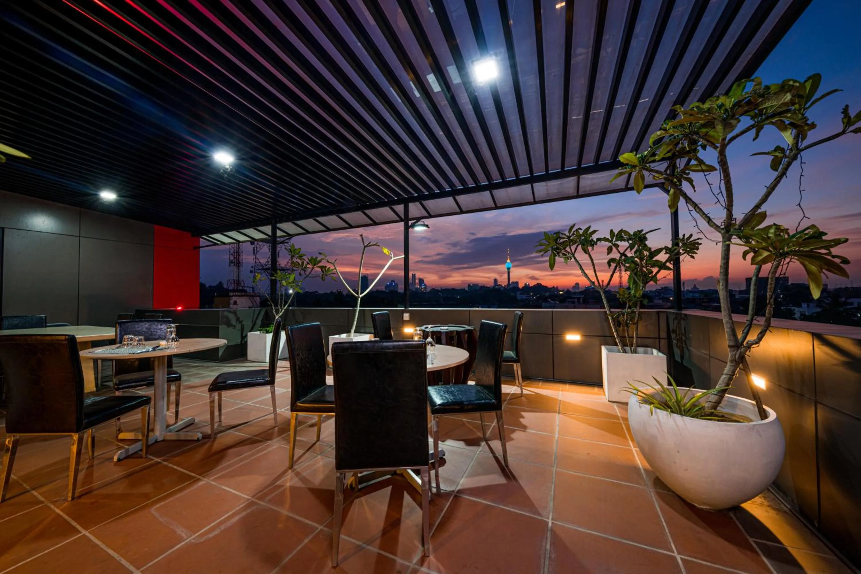 Restaurant/places to eat in Earl's Red Colombo