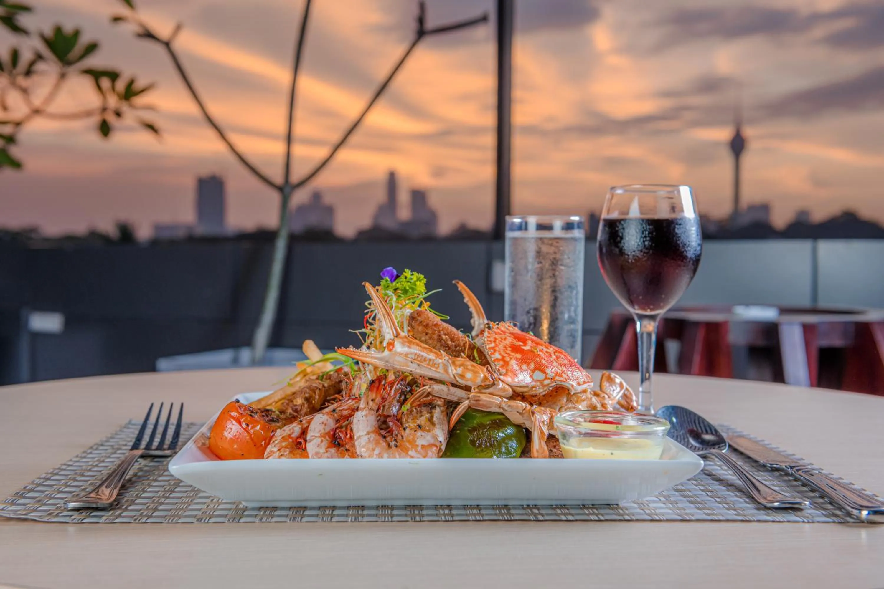 Food and drinks in Earl's Red Colombo