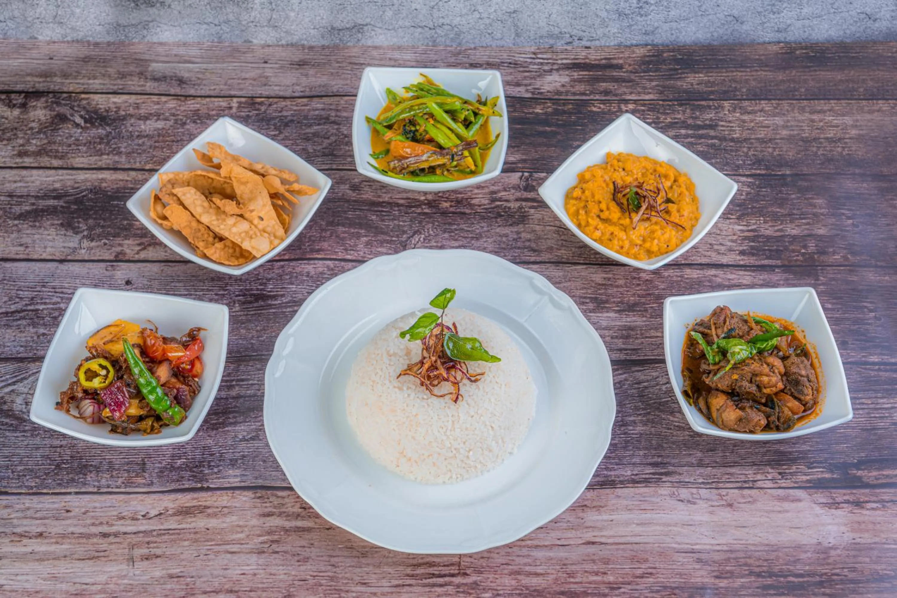 Lunch in Earl's Red Colombo