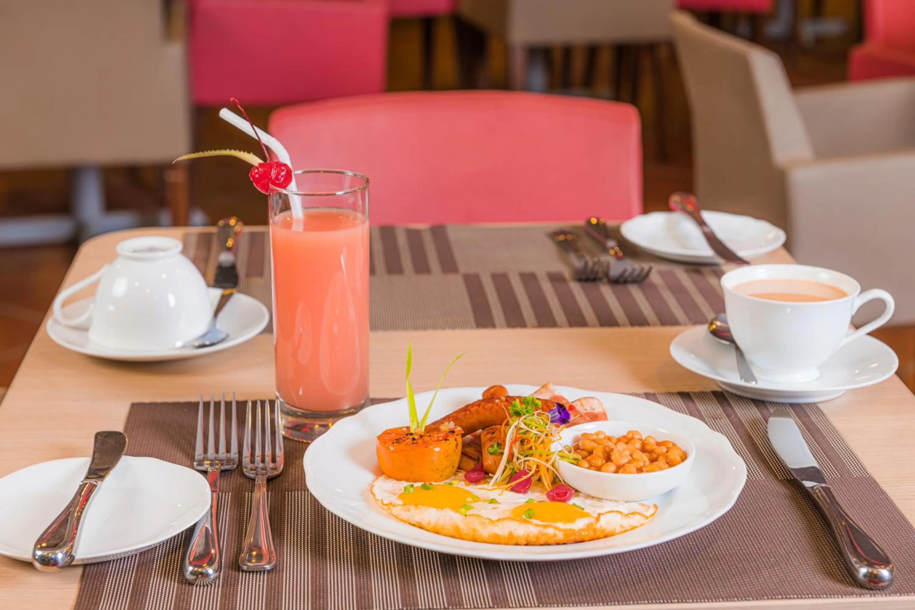 Food and drinks in Earl's Red Colombo