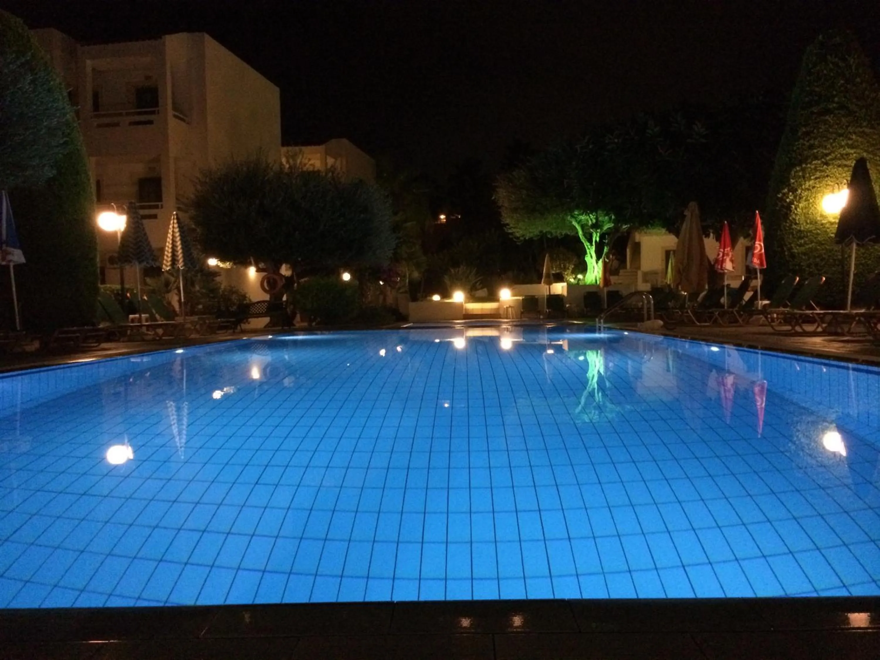 Night in Nikolas Villas Appartments