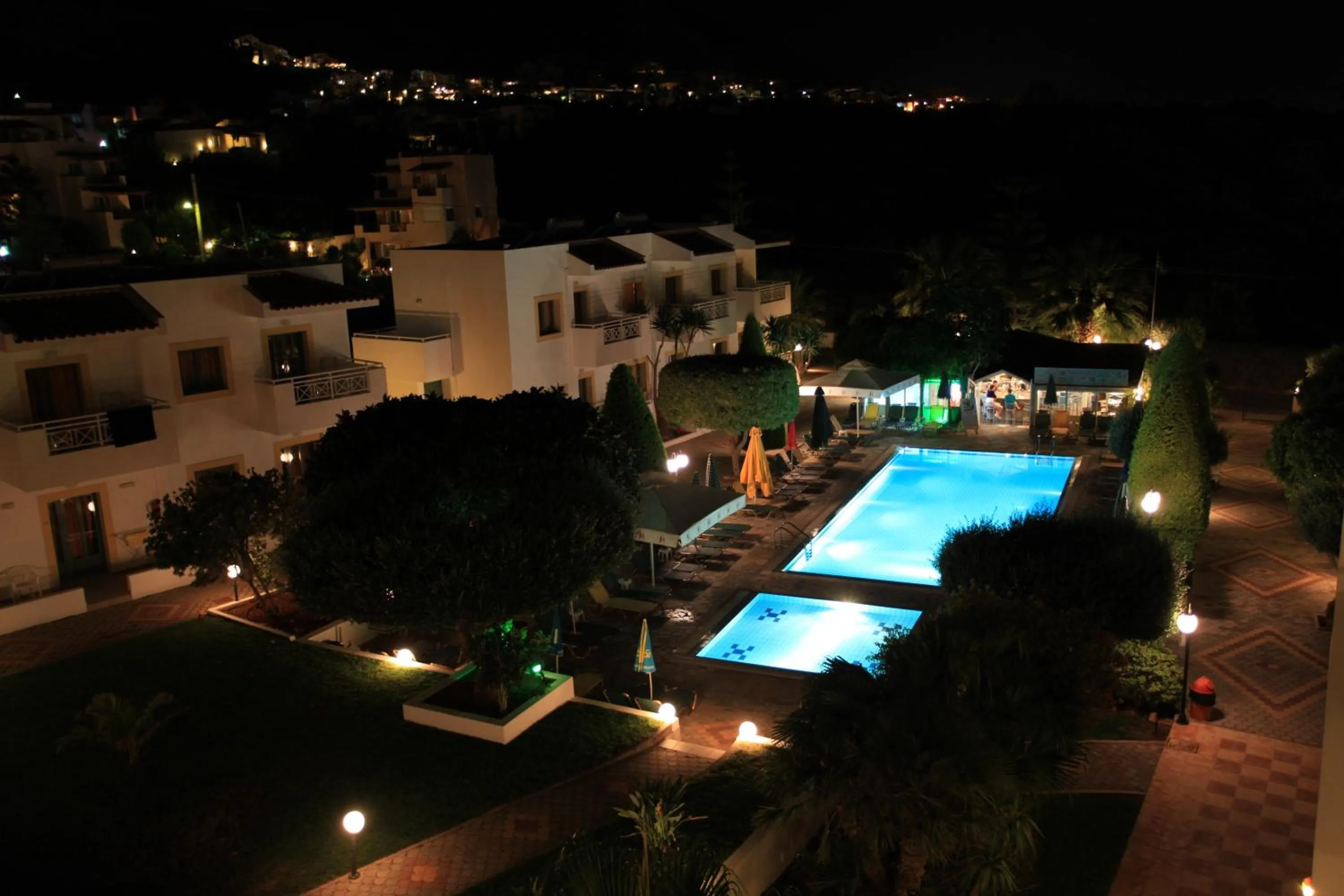 Night in Nikolas Villas Appartments