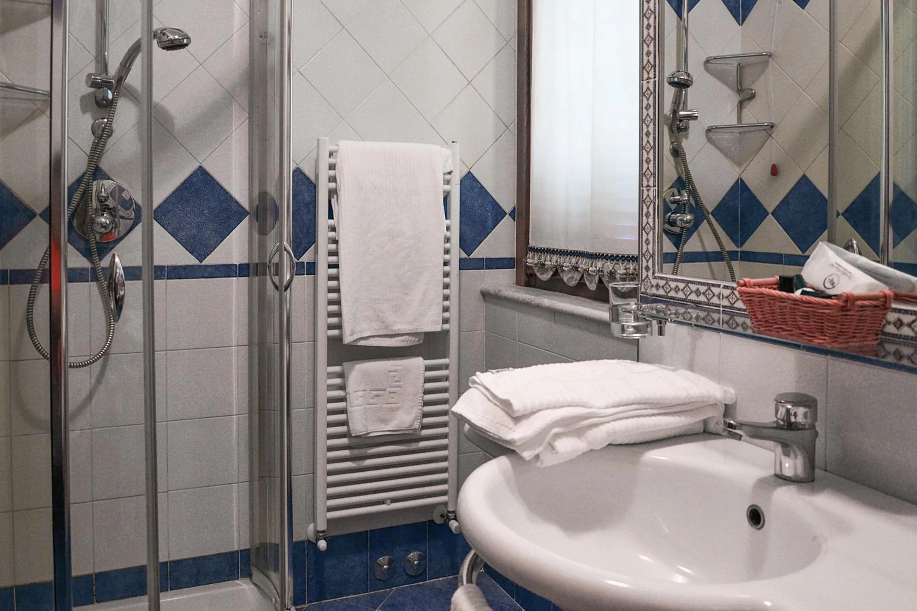 Shower in Villa Luigi Hotel & Restaurant Nuova gestione