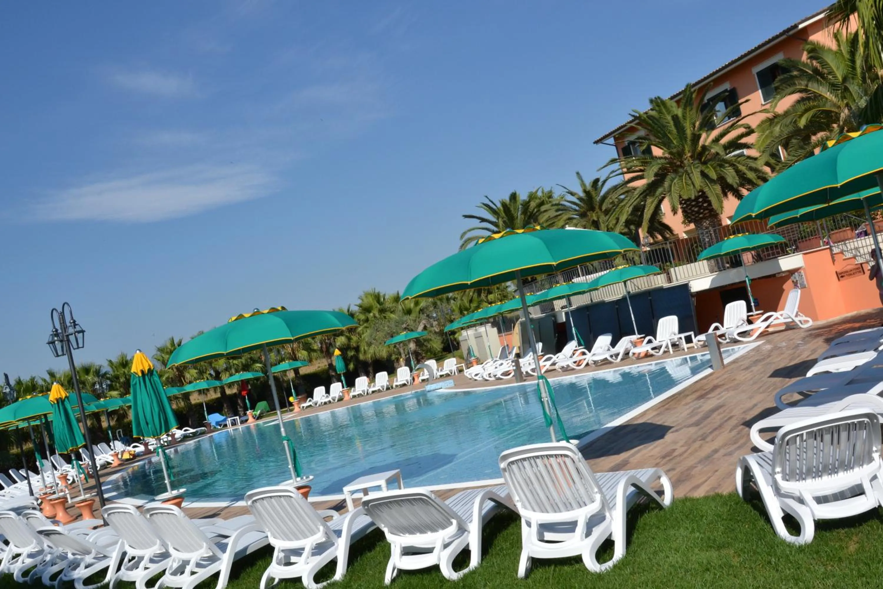 Swimming pool in Villa Luigi Hotel & Restaurant Nuova gestione
