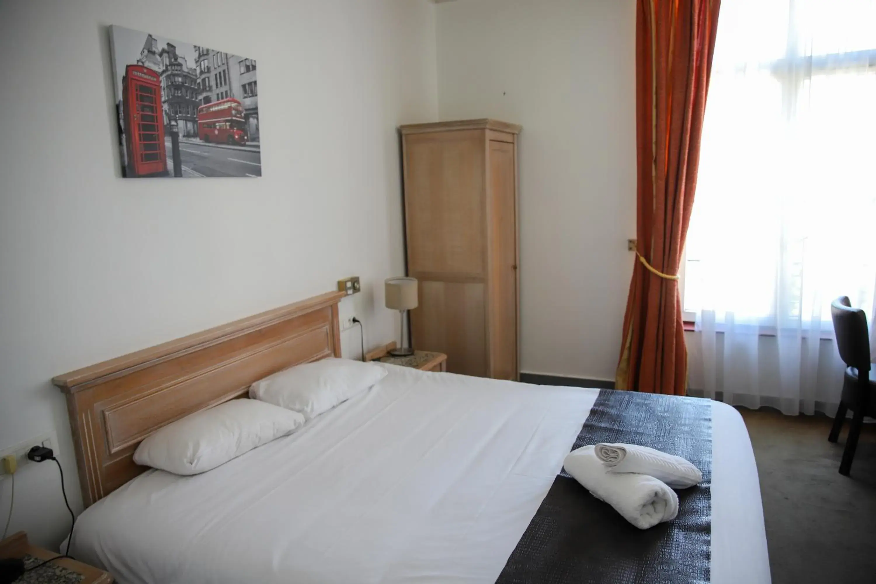 Queen Room in Brit Hotel Aux Sacres Reims, Centre Historique Queen Room in Brit Hotel Aux Sacres Reims, Centre Historique