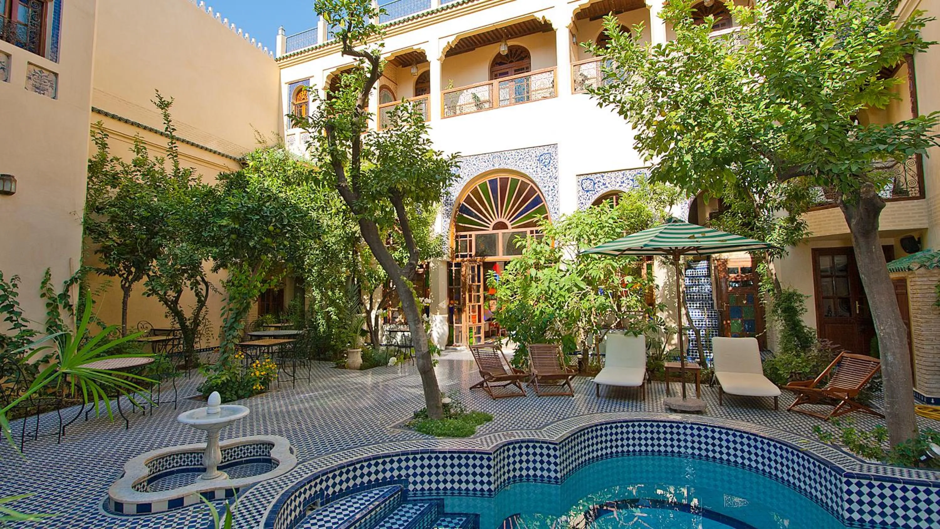 Swimming pool in Ryad Salama