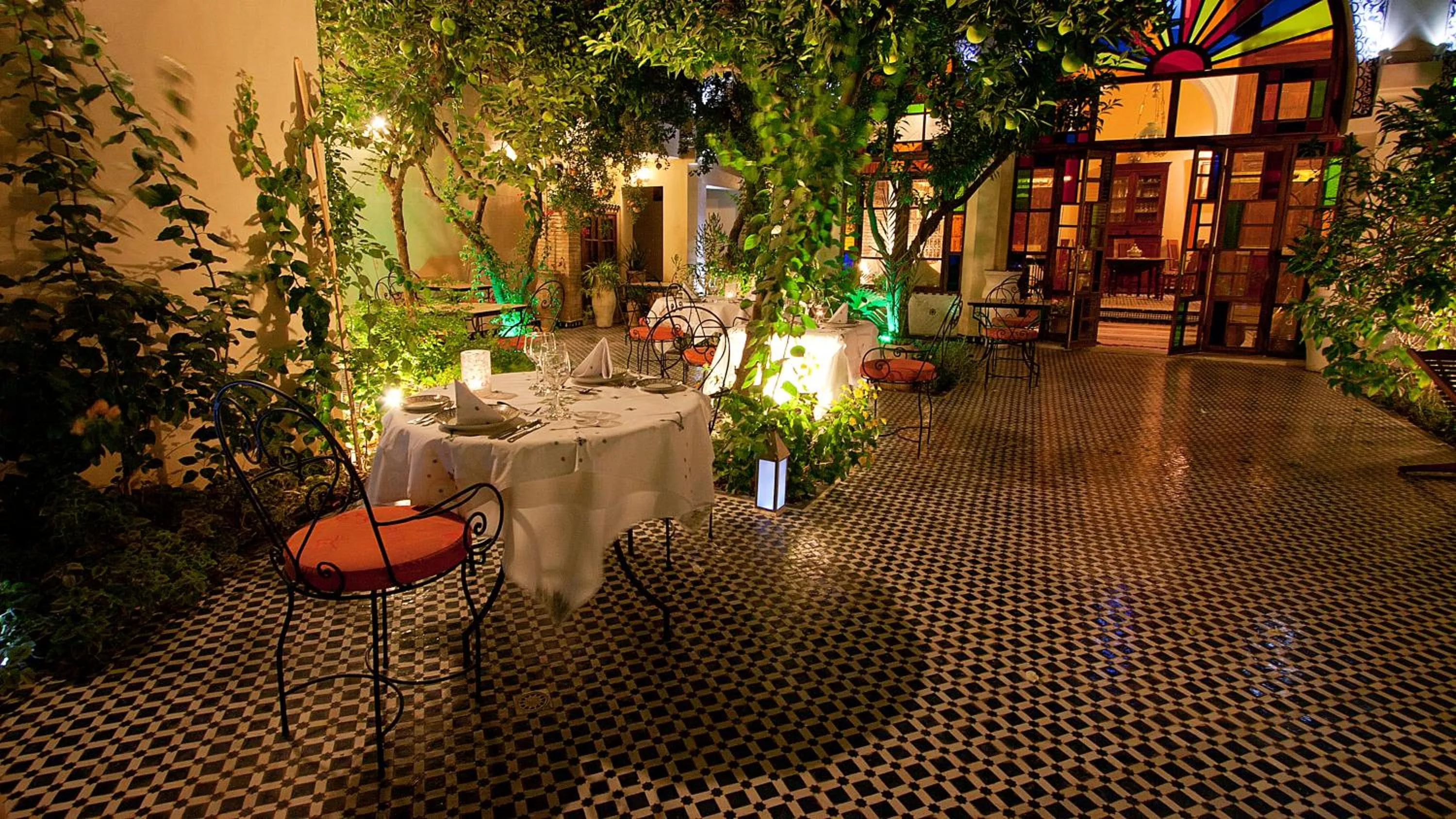 Restaurant/places to eat in Ryad Salama