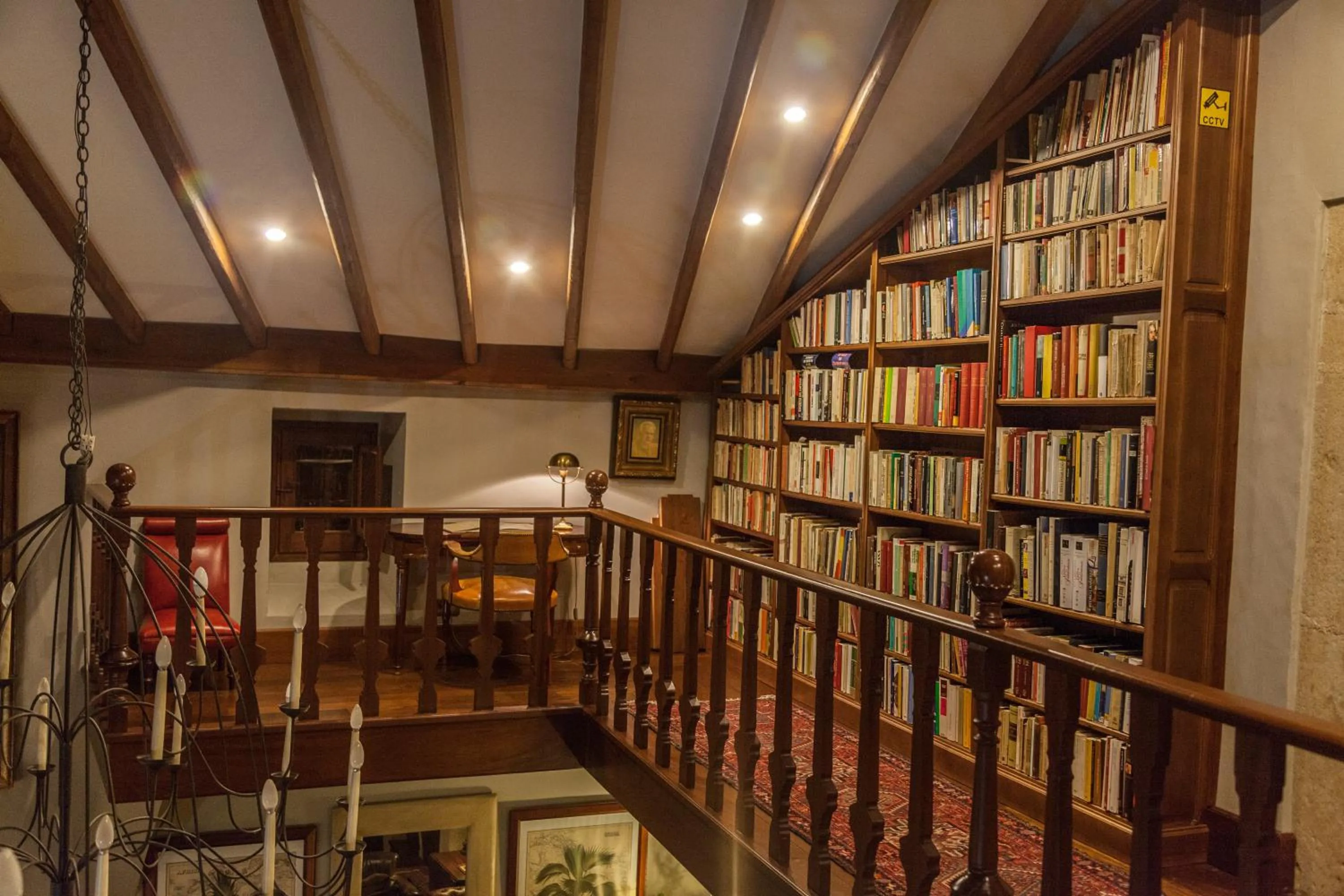 Library in Palacio Chaves Hotel