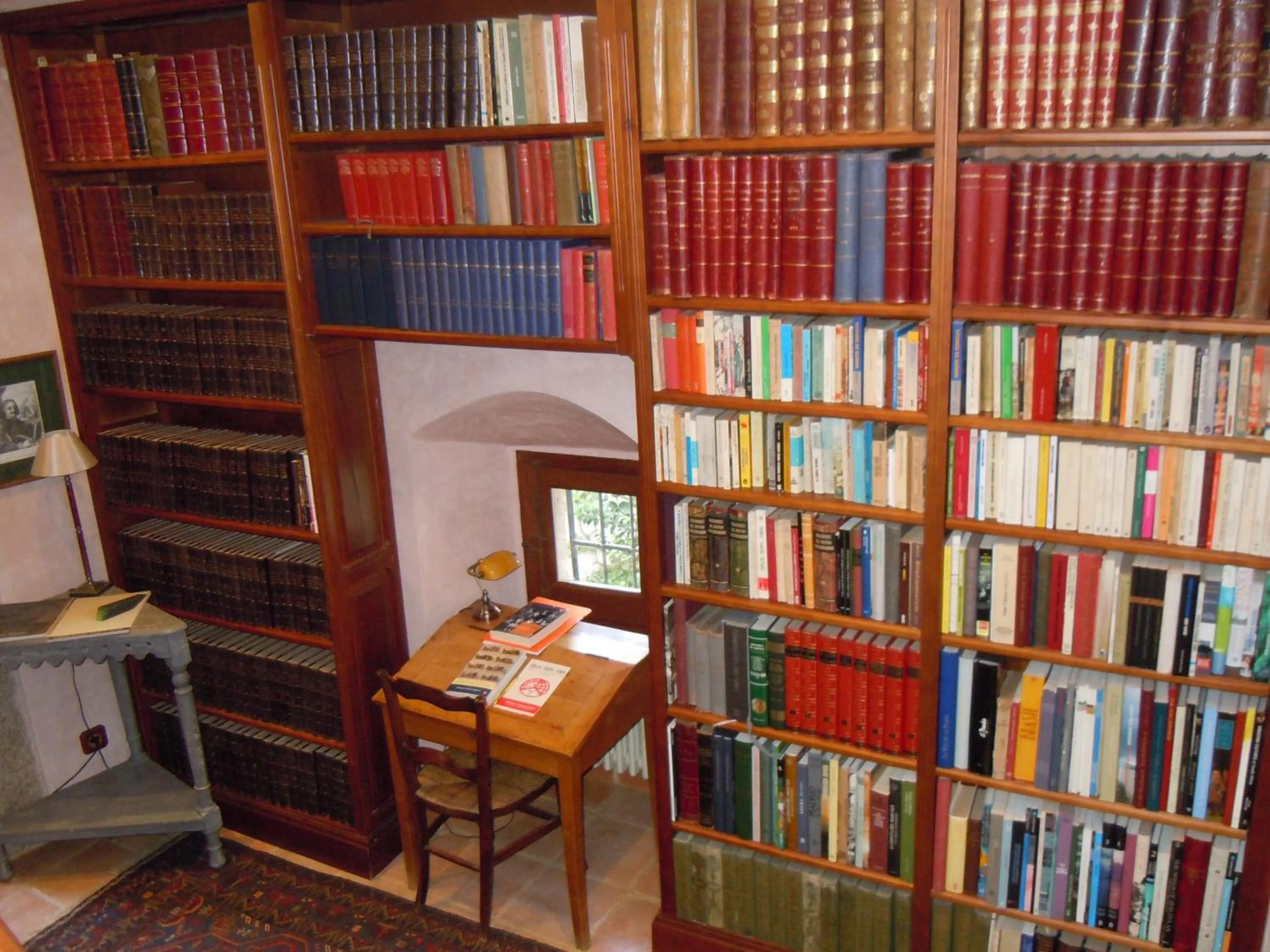 Library in Palacio Chaves Hotel