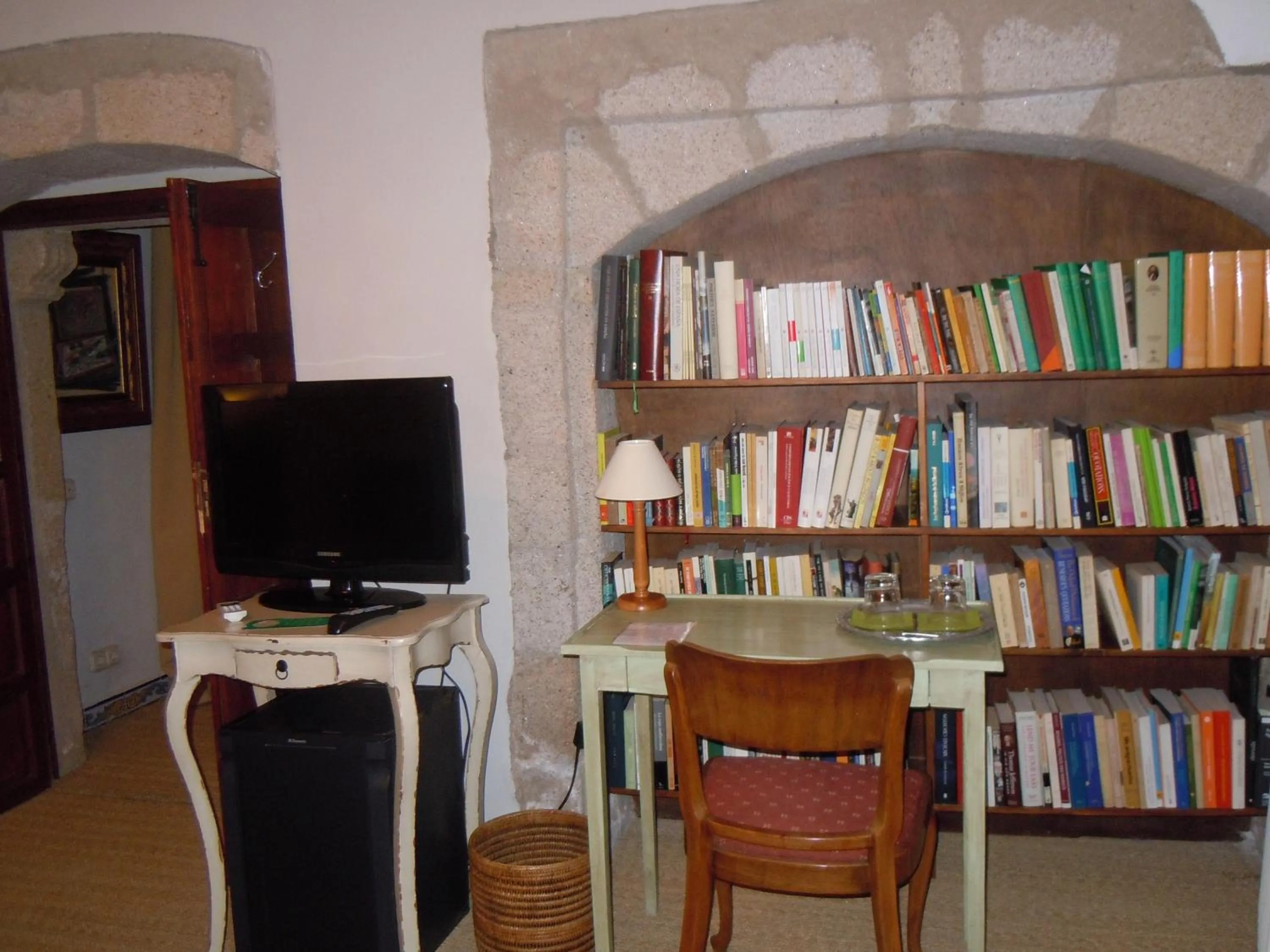 Library in Palacio Chaves Hotel