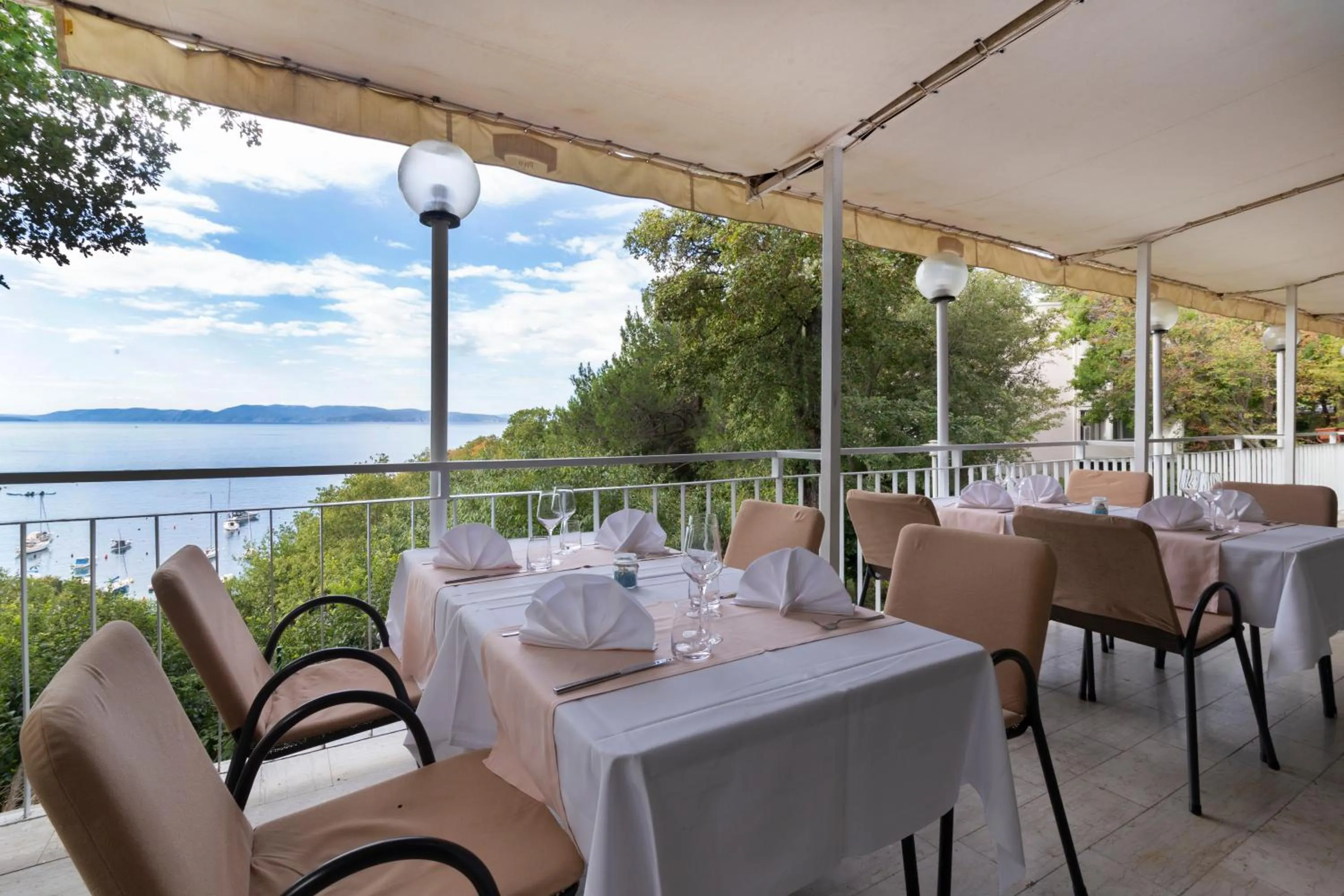 Restaurant/places to eat in Boarding House Lucija