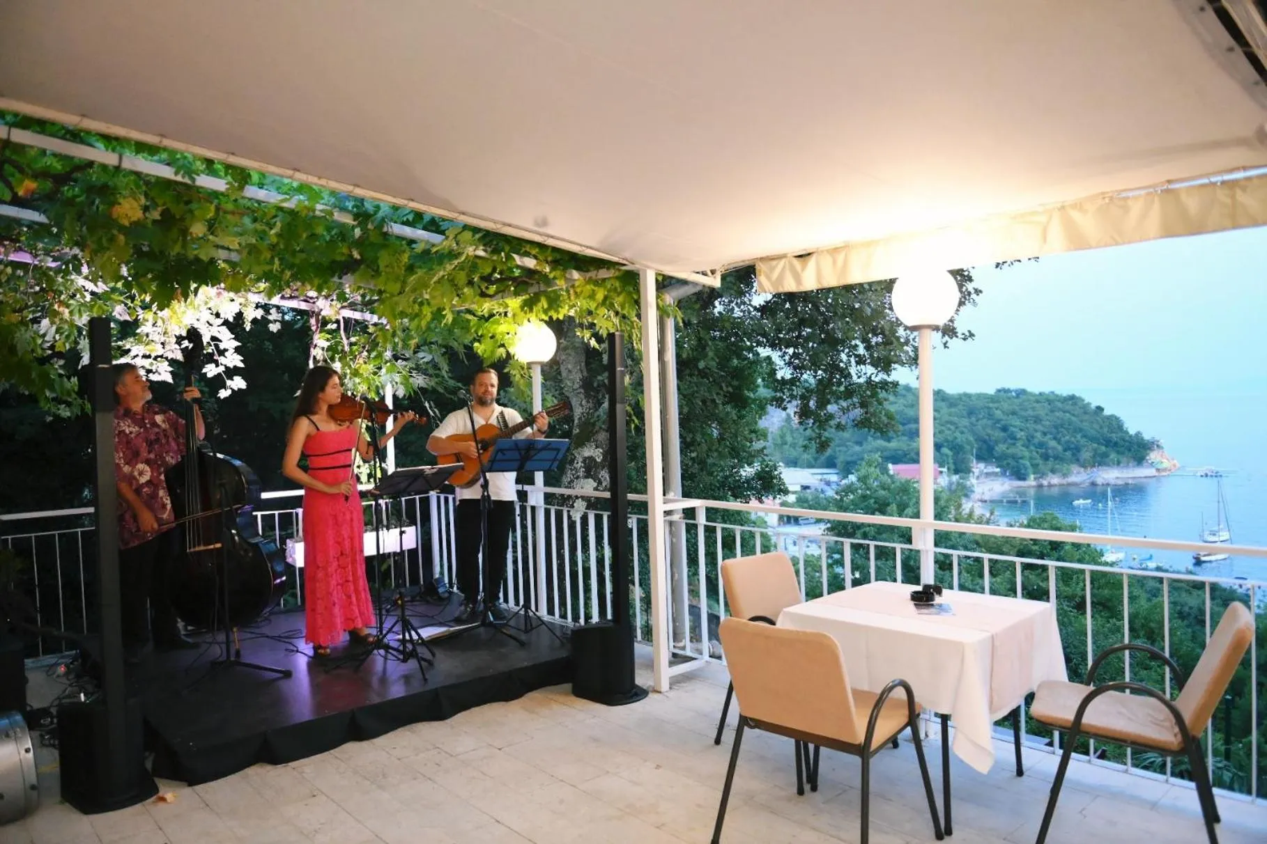 Restaurant/places to eat in Boarding House Lucija