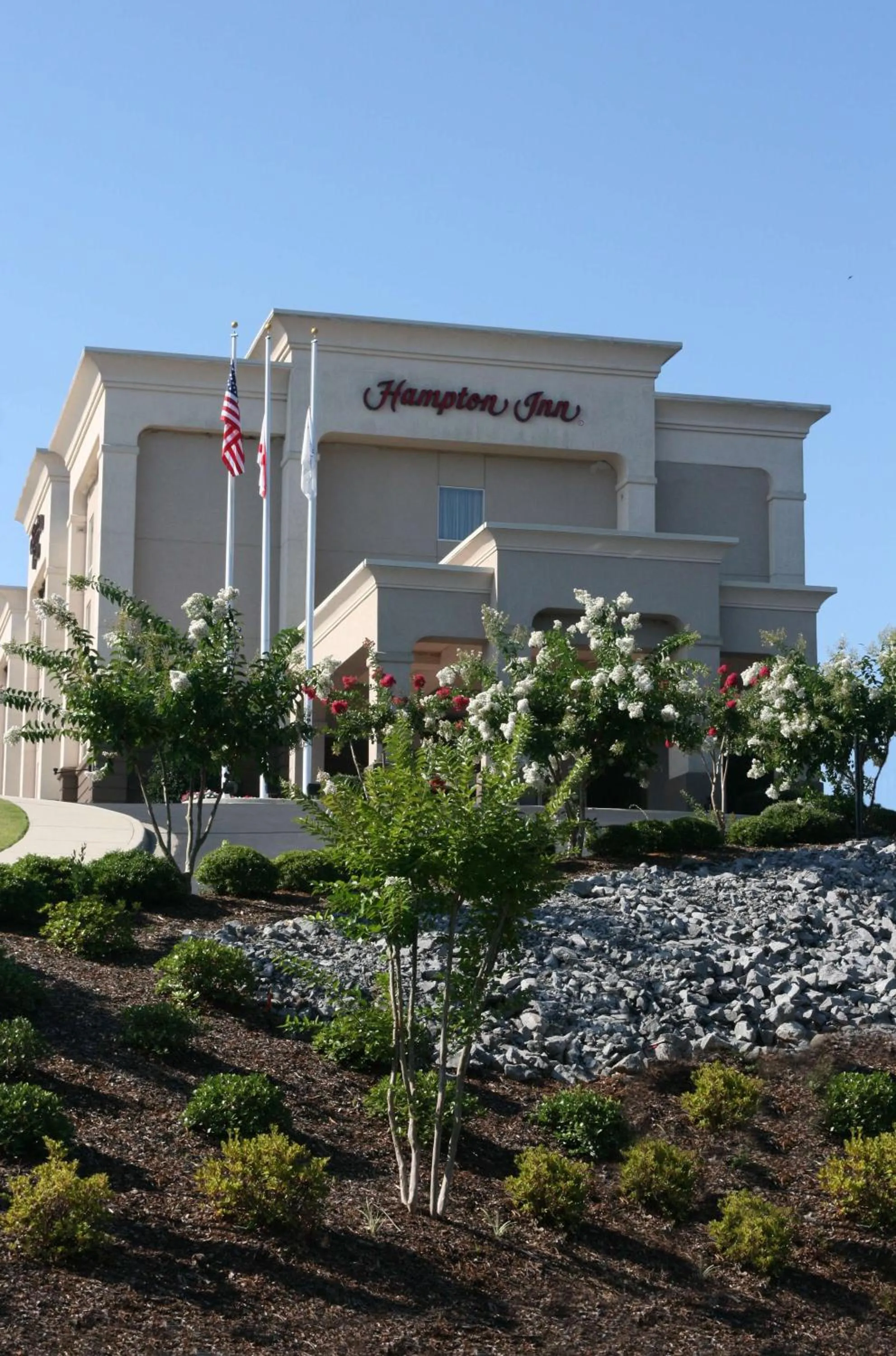 Property building in Hampton Inn Guntersville