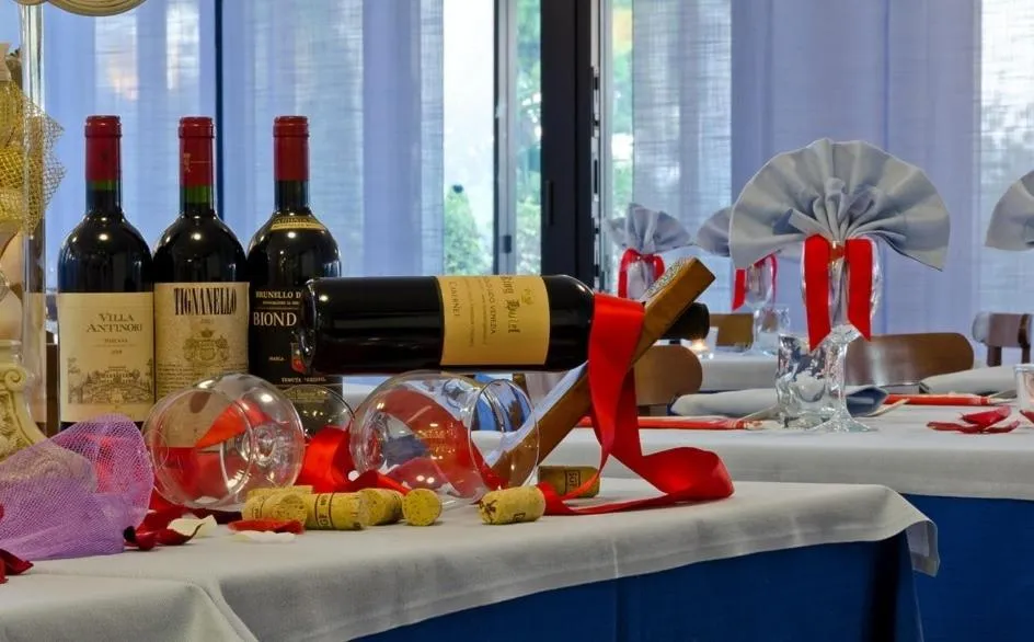 Restaurant/places to eat in Hotel King