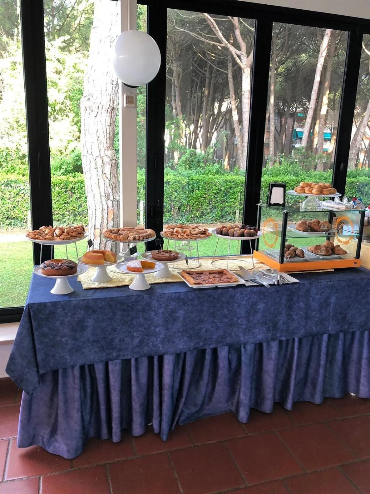 Buffet breakfast in Hotel King