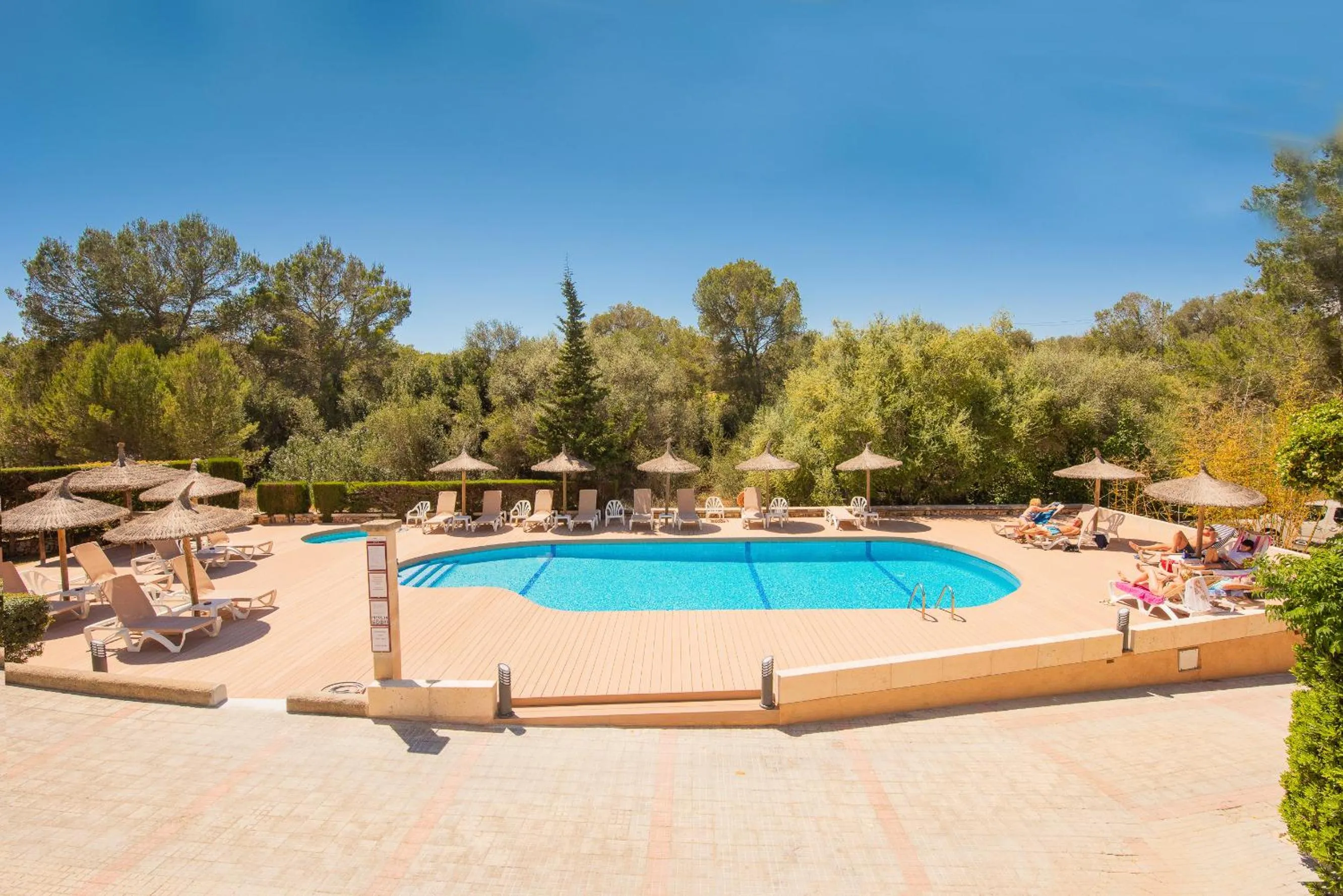 Swimming pool in Hotel Playa Mondrago