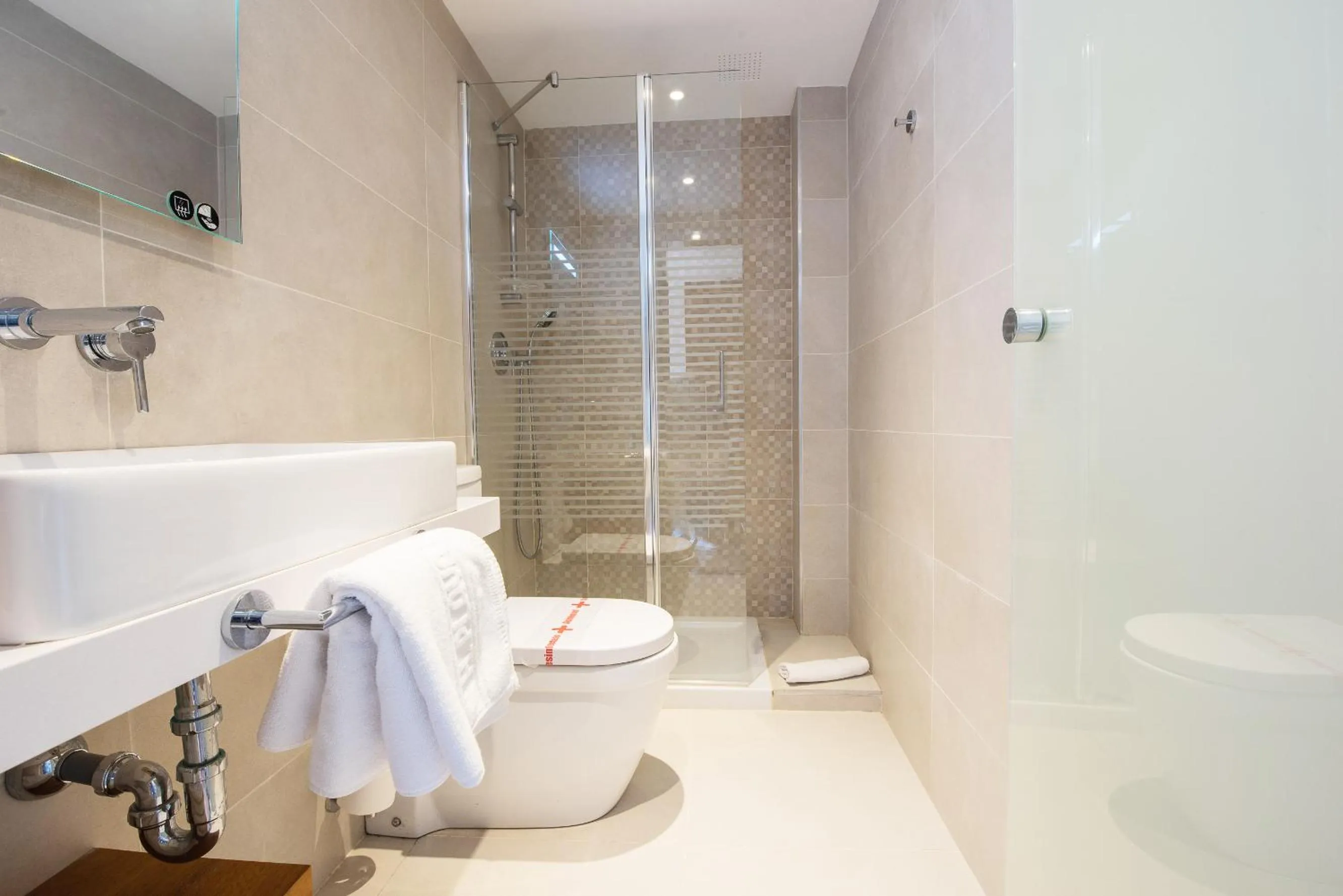 Bathroom in Hotel Playa Mondrago