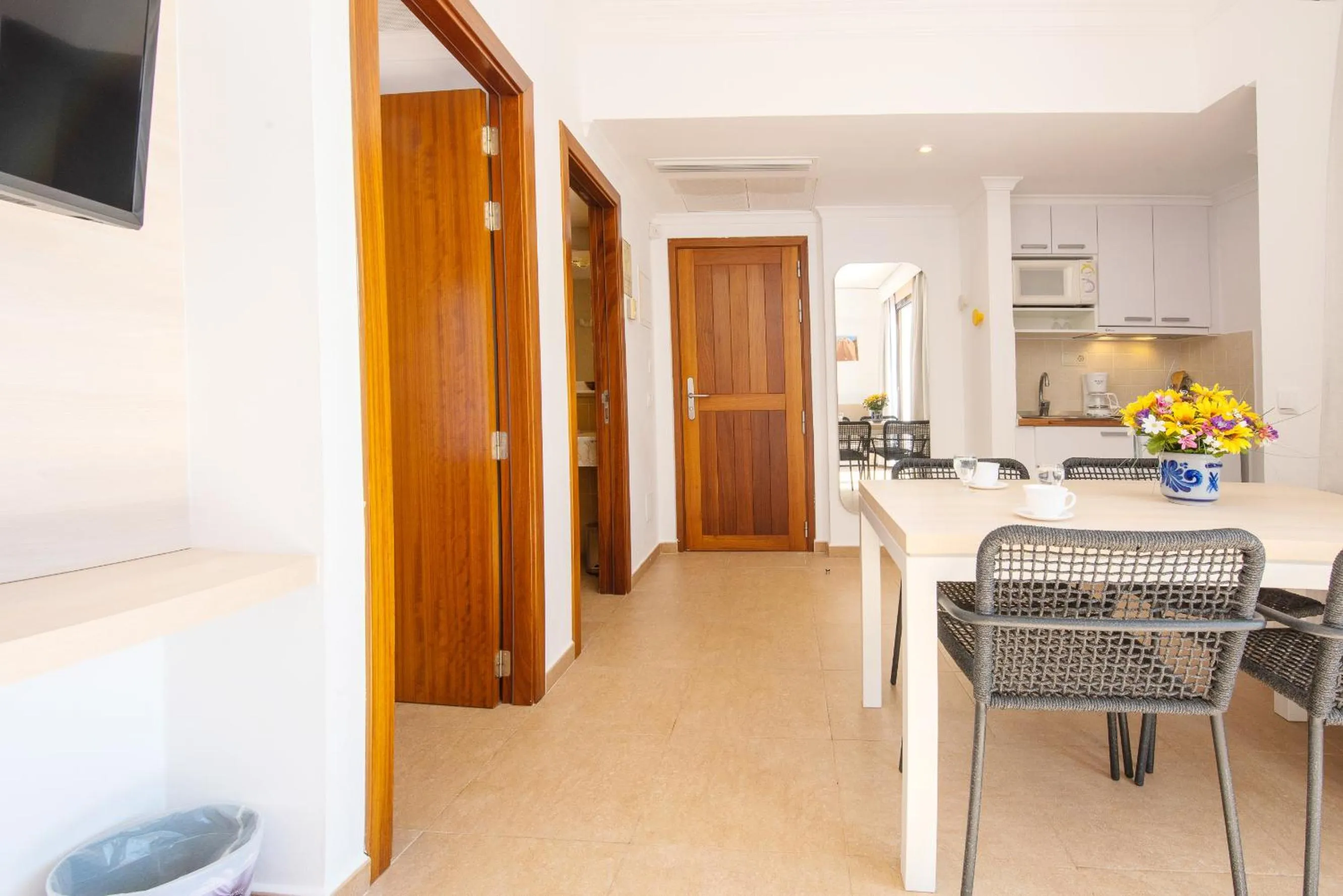 Kitchen or kitchenette in Hotel Playa Mondrago