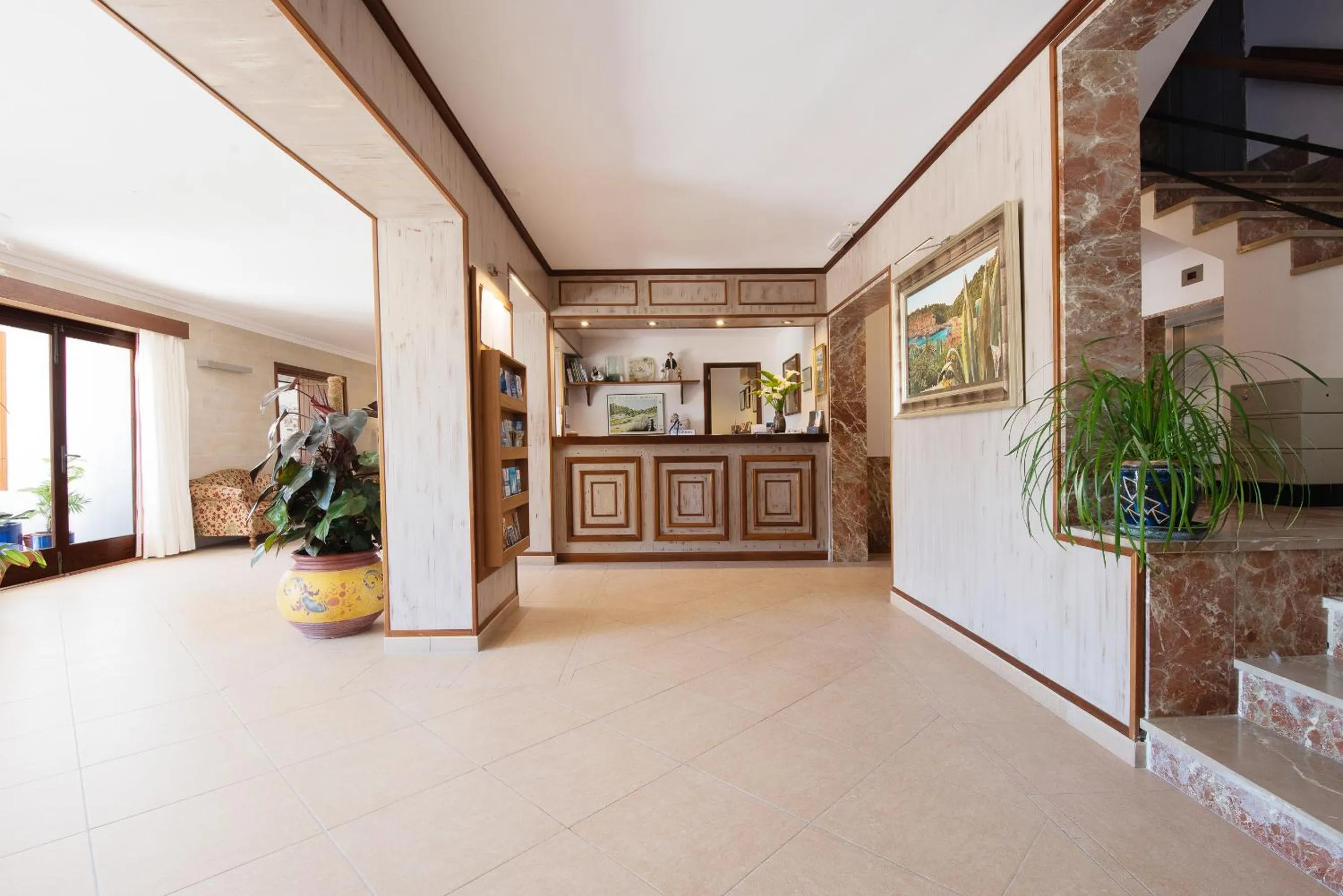 Lobby or reception in Hotel Playa Mondrago