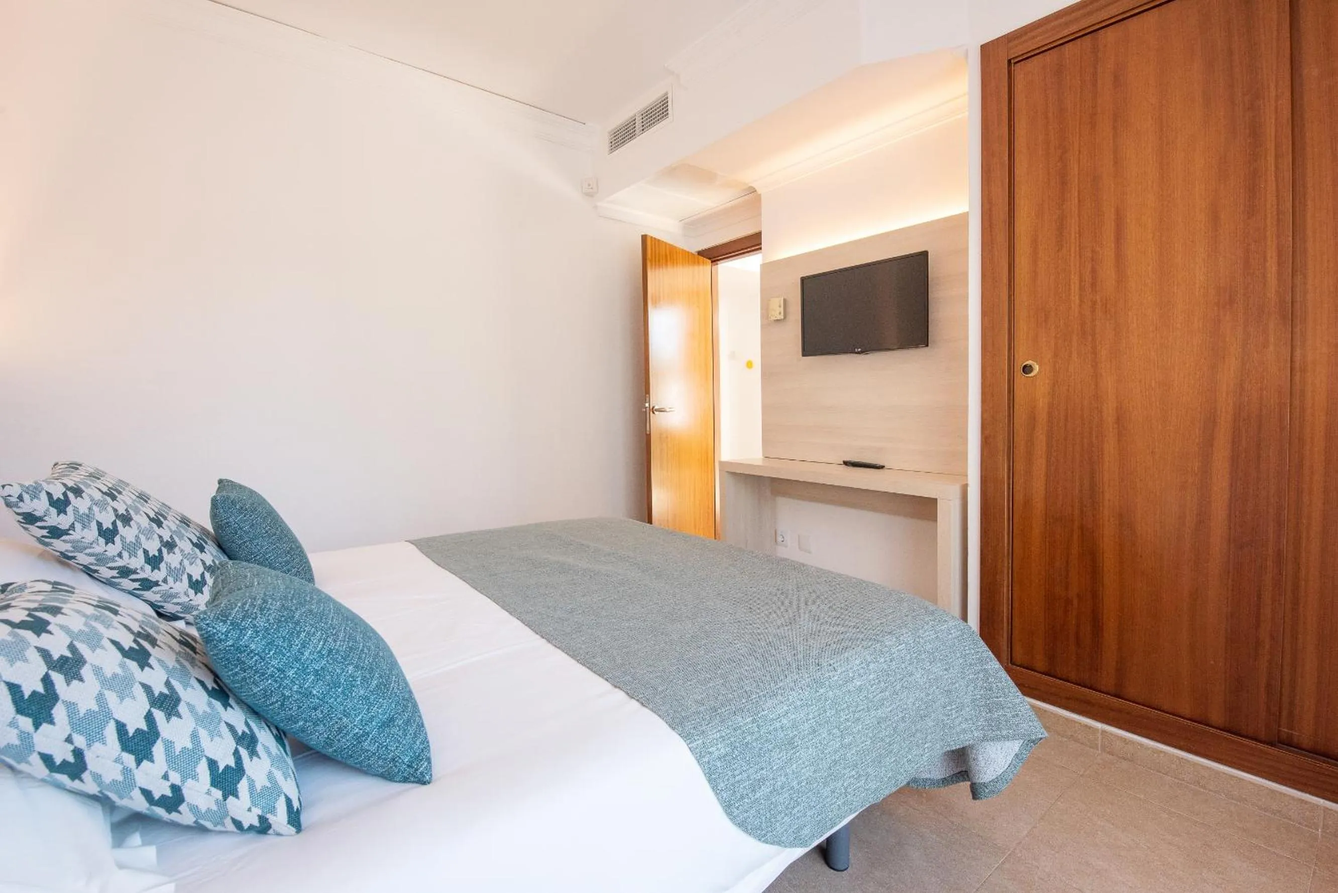 Bedroom in Hotel Playa Mondrago