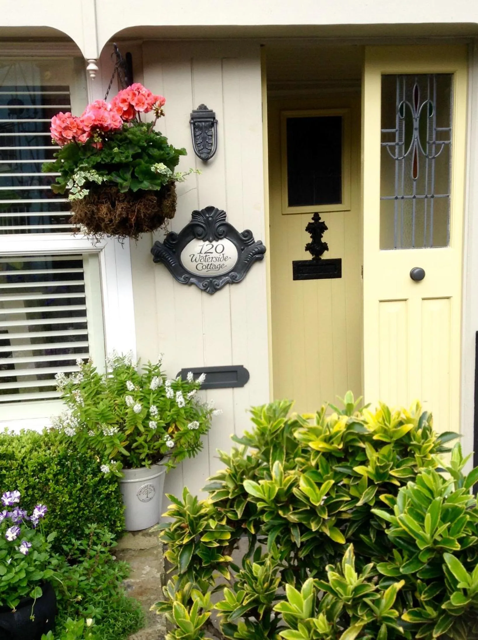 Facade/entrance in Waterside Cottage Bed and Breakfast