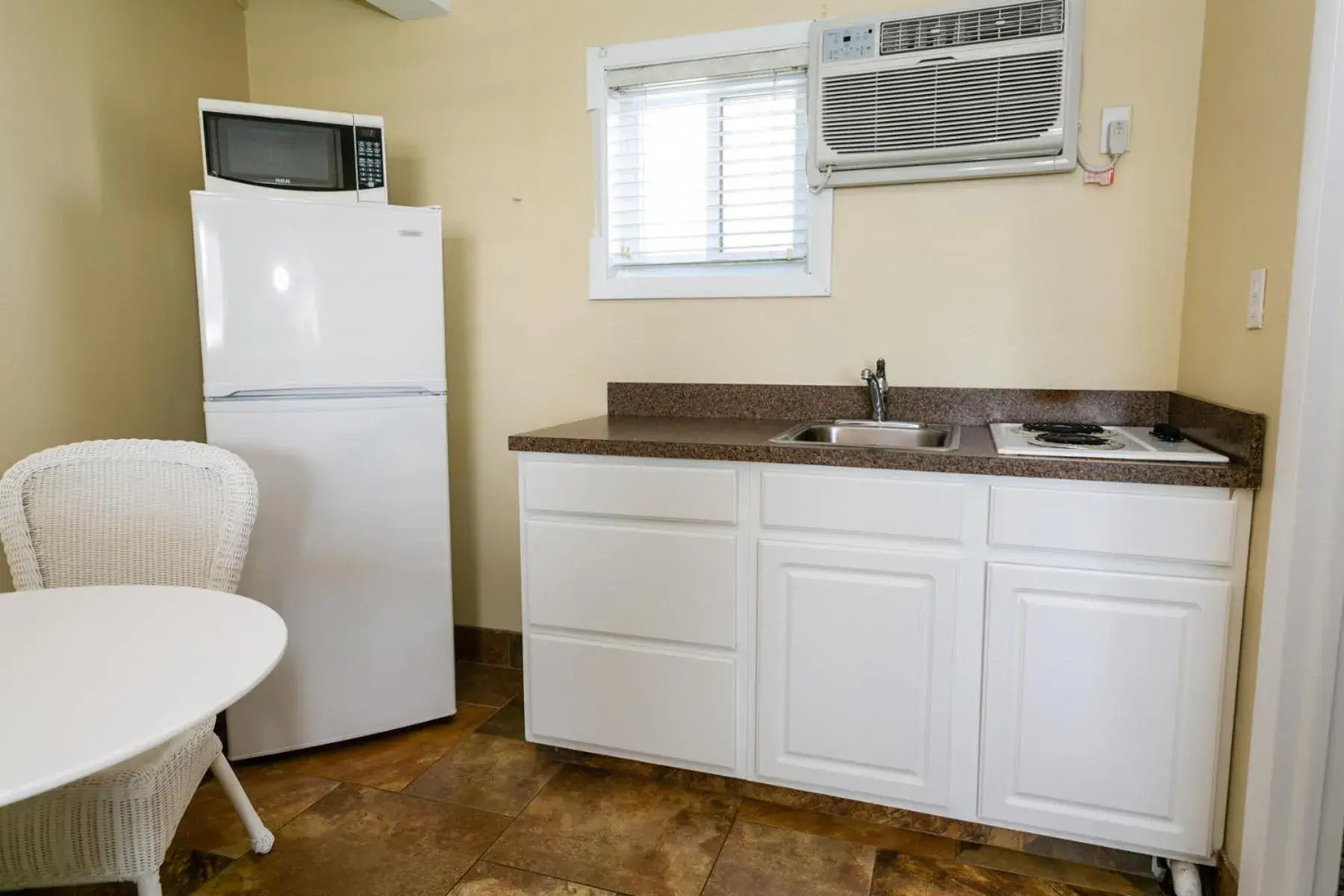 King Suite in Aztec Motel Wildwood Crest Beach King Suite in Aztec Motel Wildwood Crest Beach