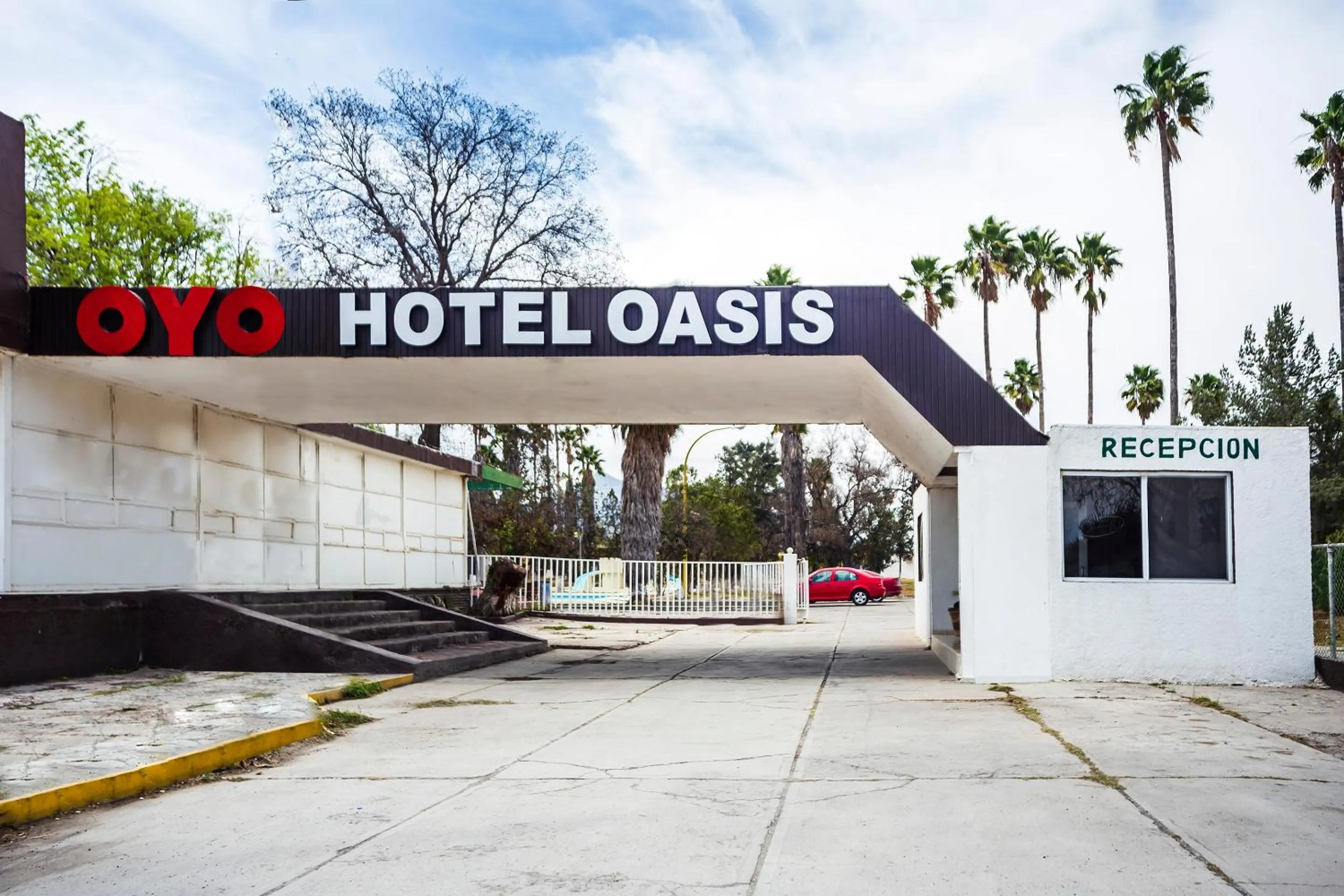 Facade/entrance in OYO Hotel Oasis, Matehuala