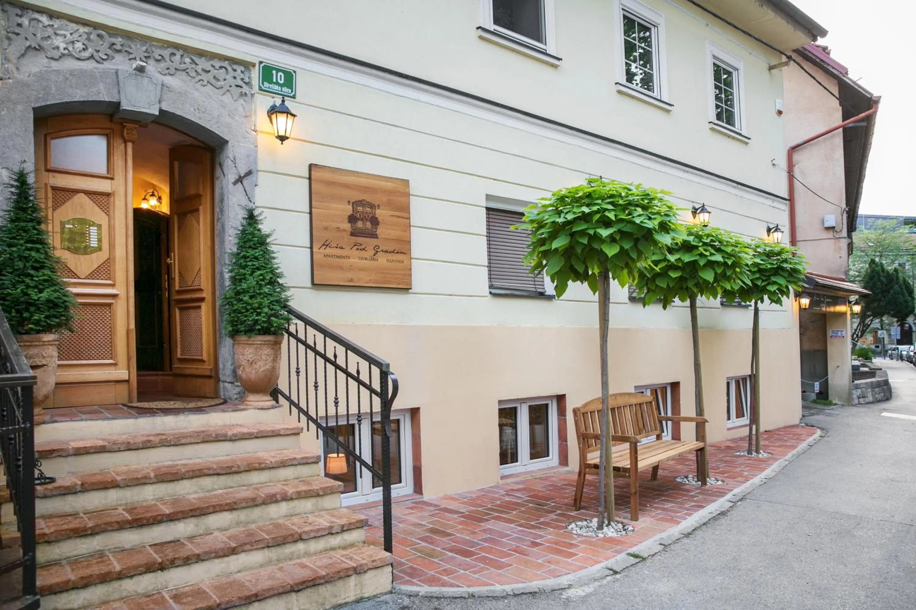 Property building in Apartments Hiša Pod Gradom